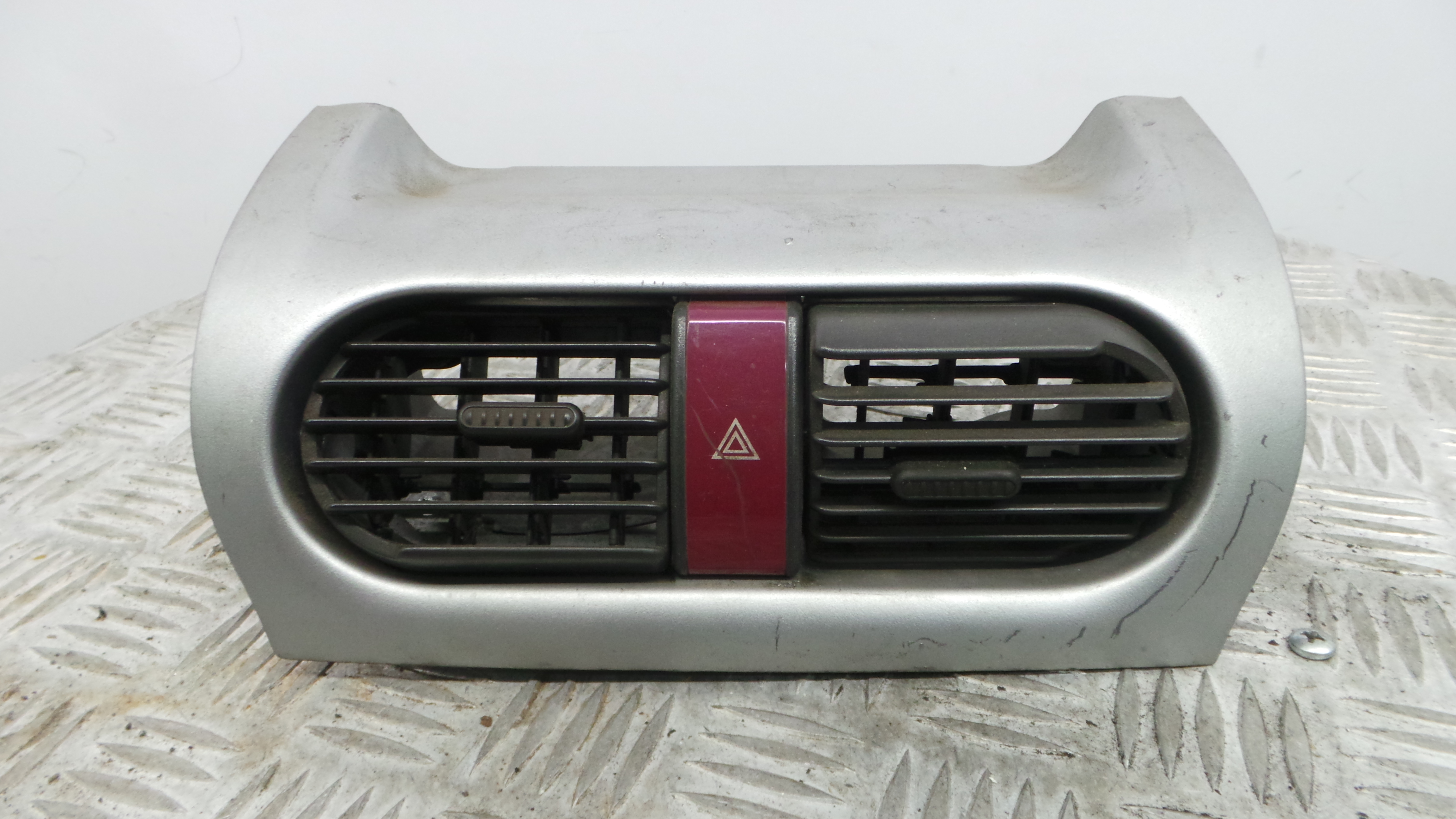 Grelha da Sofagem 09228025 - OPEL CORSA C (X01)-33628738 Grelha da Sofagem 09228025 - OPEL CORSA C (X01)-33628738