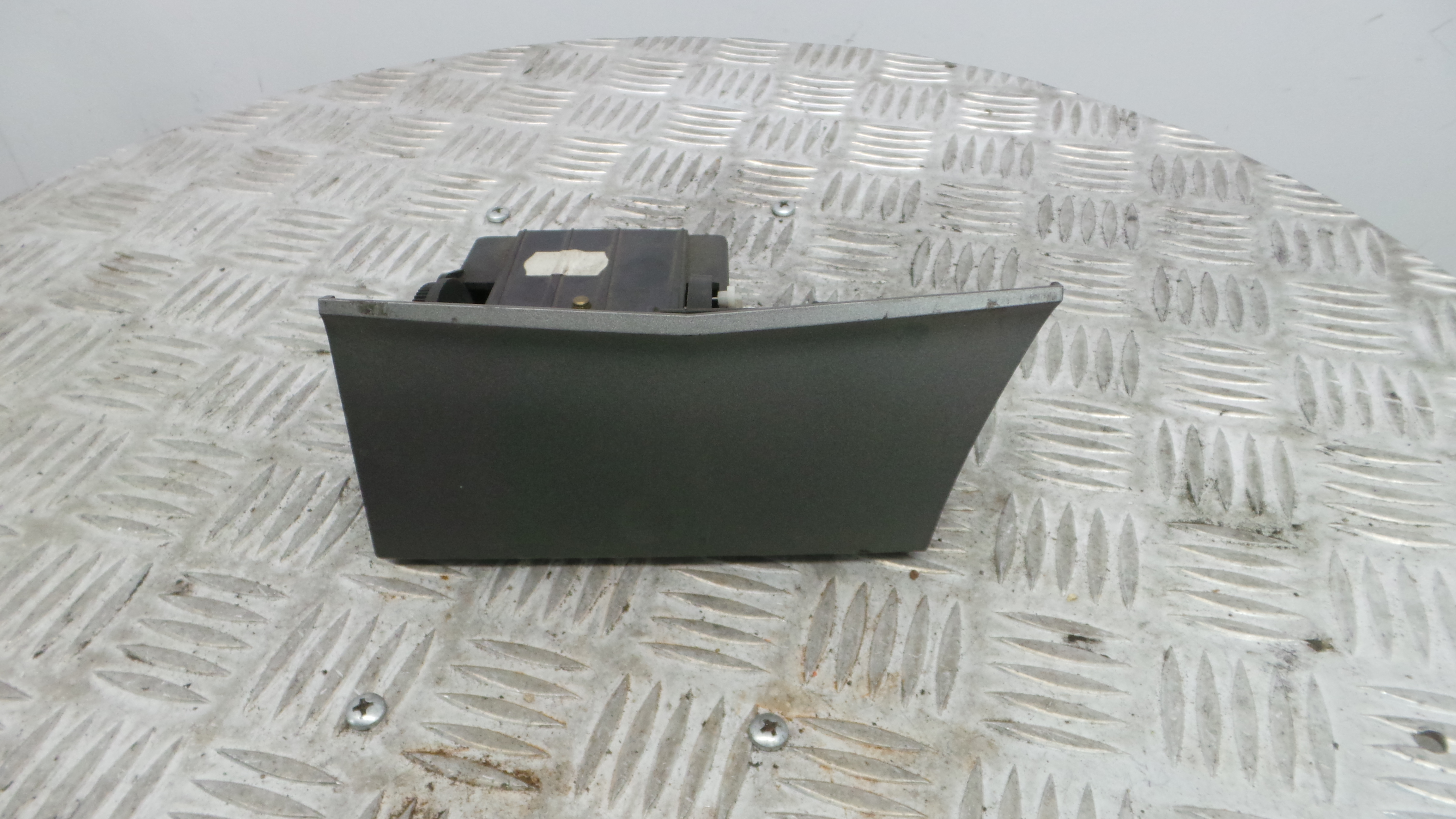 Cinzeiro 13133284 - OPEL ASTRA H (A04)-33628774