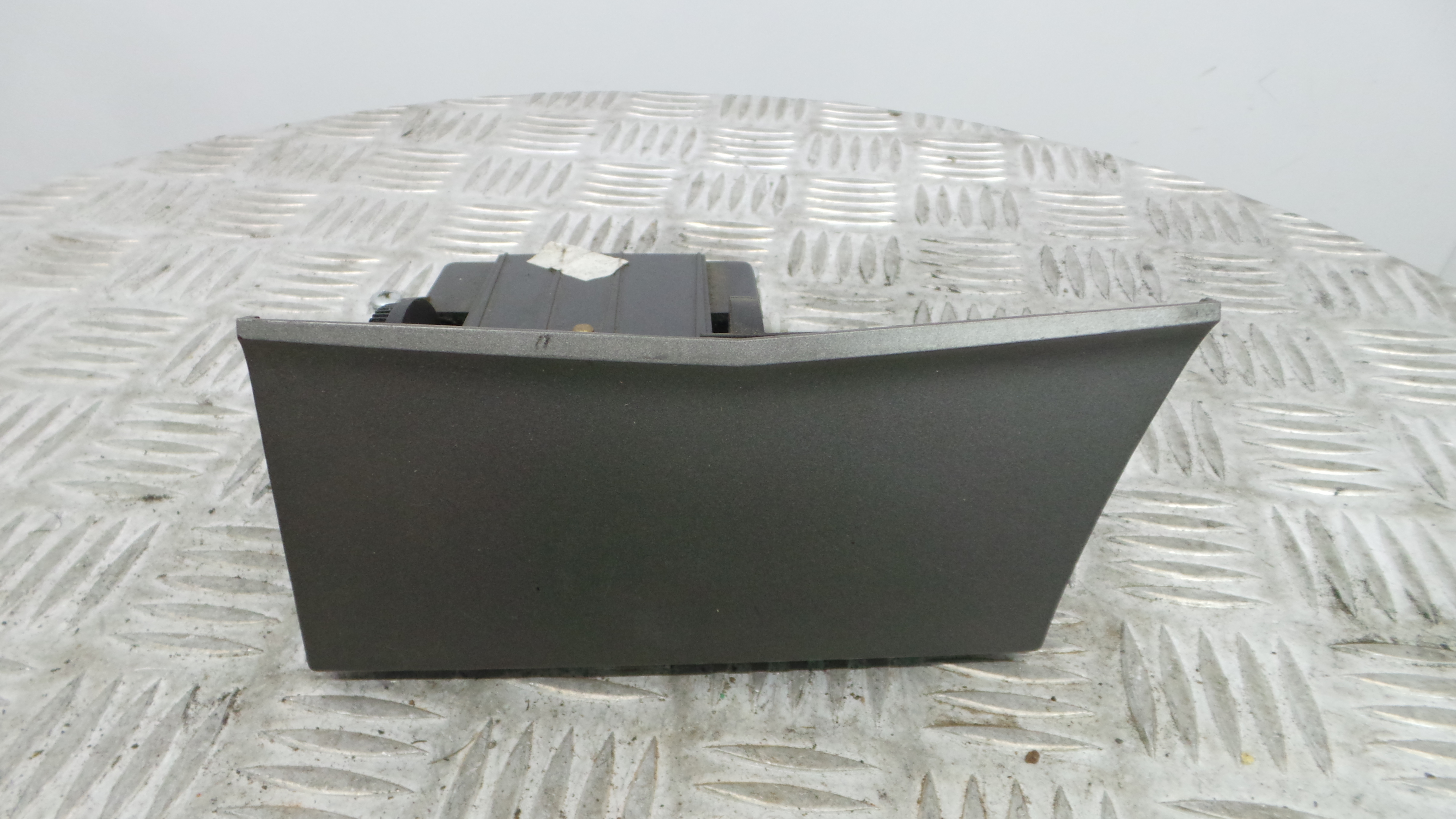 Cinzeiro 13133284 - OPEL ASTRA H (A04)-33628782 Cinzeiro 13133284 - OPEL ASTRA H (A04)-33628782