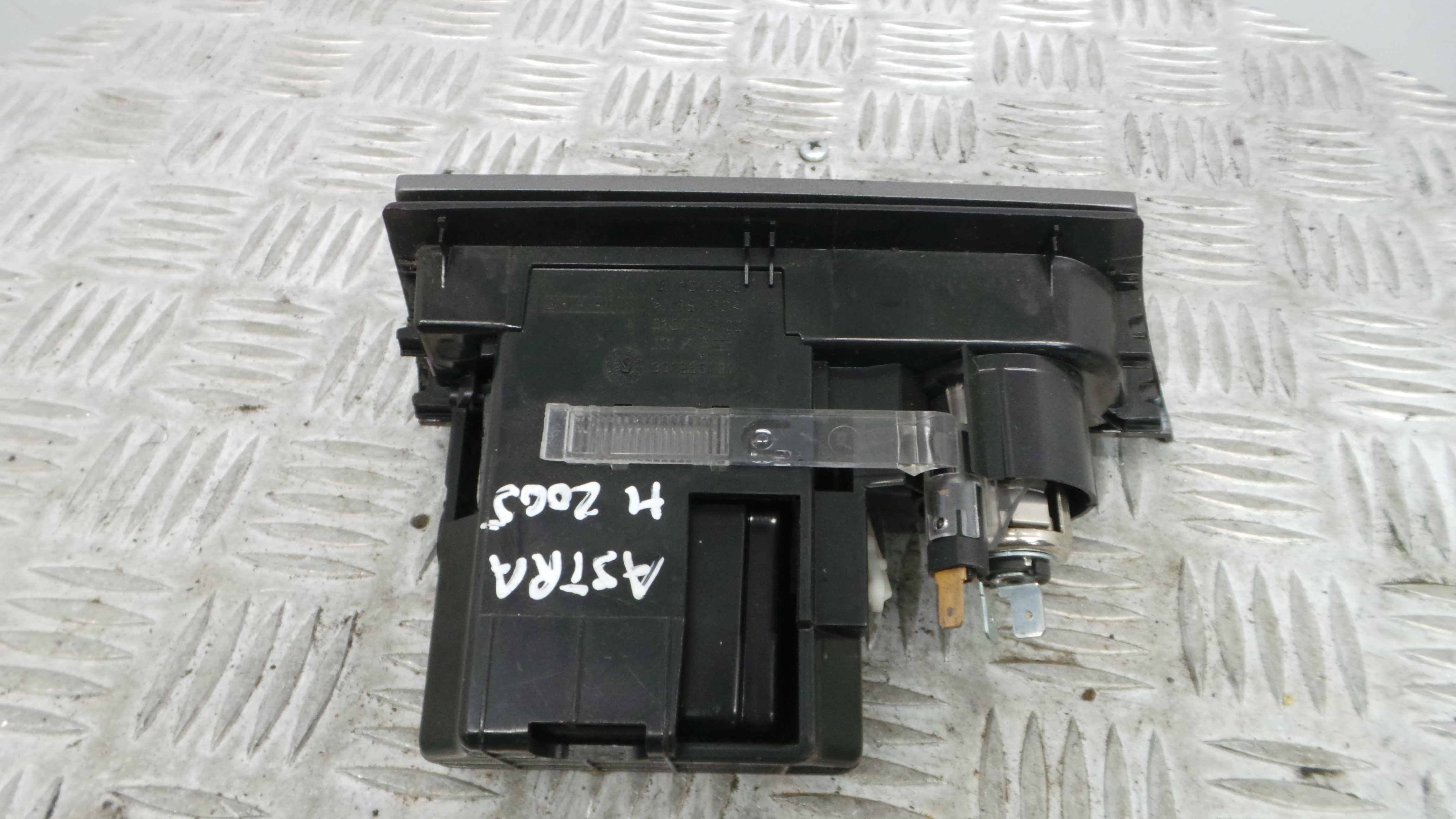 Cinzeiro 13133284 - OPEL ASTRA H (A04)-33628782