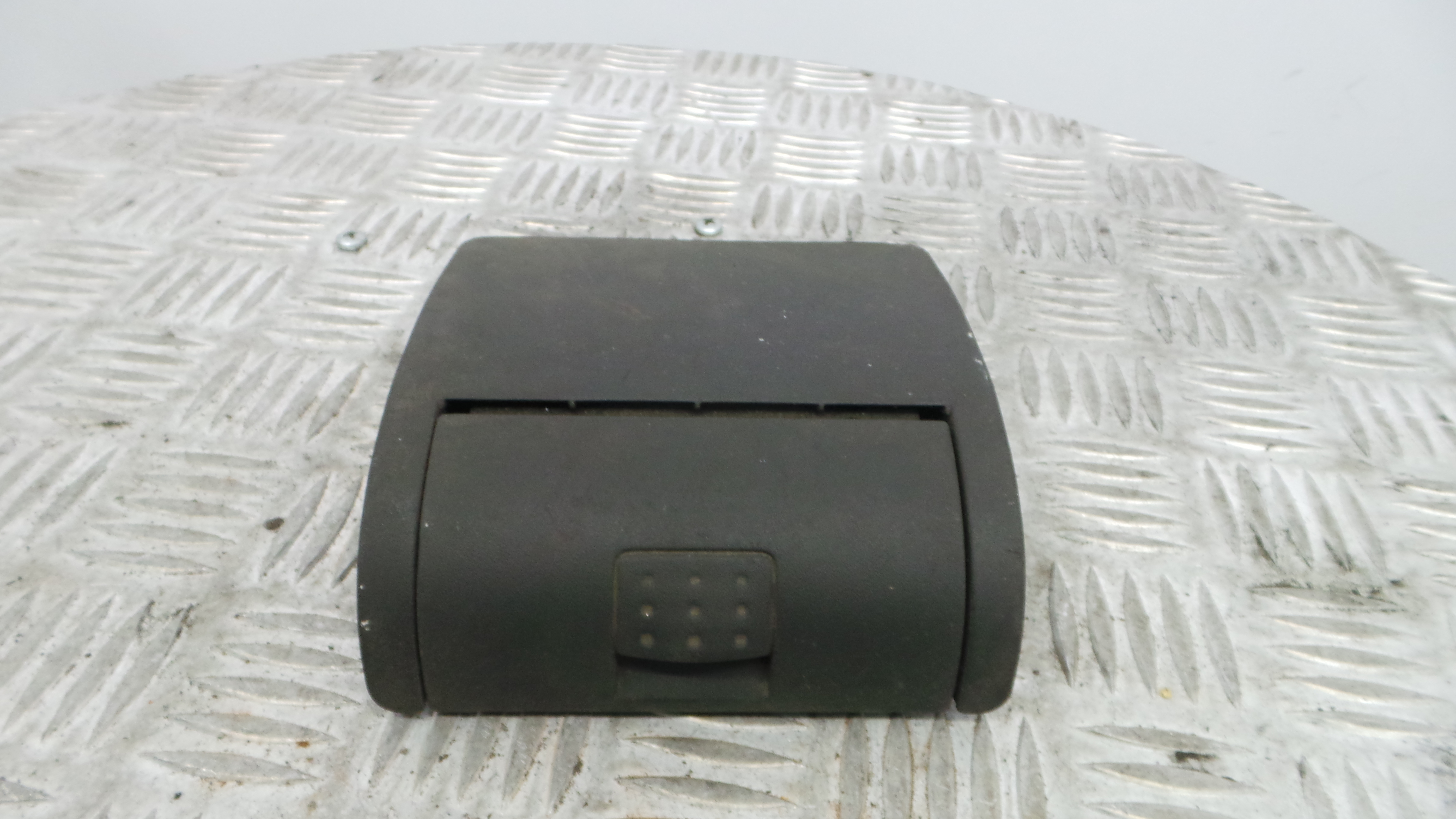 Cinzeiro 09114445 - OPEL CORSA C (X01)-33628789 Cinzeiro 09114445 - OPEL CORSA C (X01)-33628789