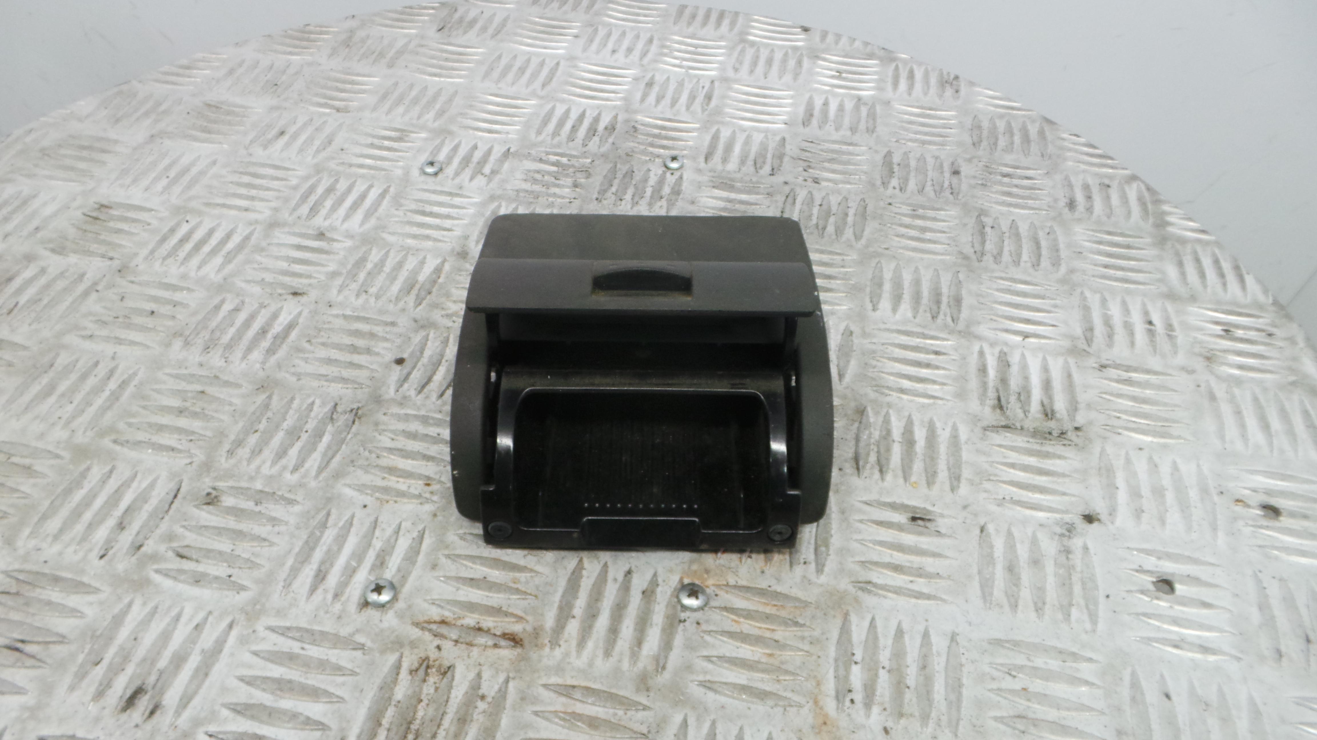 Cinzeiro 09114445 - OPEL CORSA C (X01)-33628789