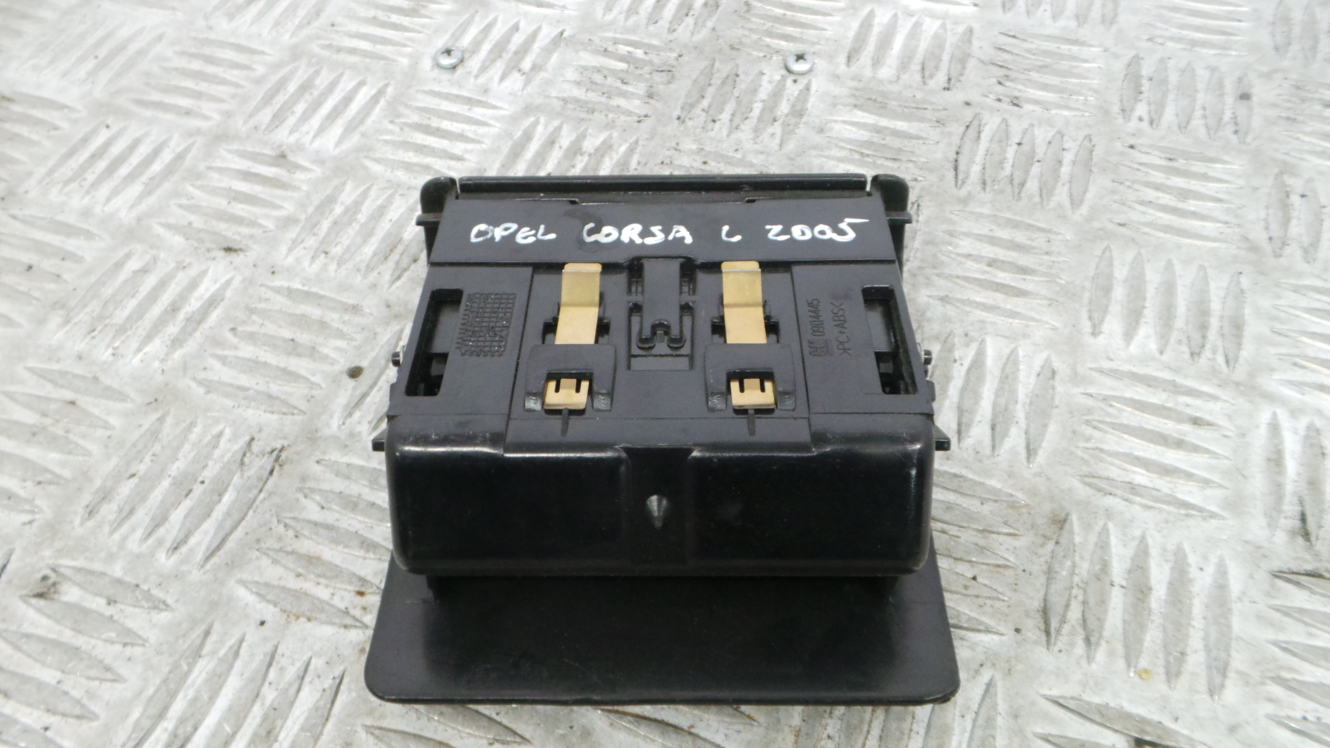 Cinzeiro 09114445 - OPEL CORSA C (X01)-33628789