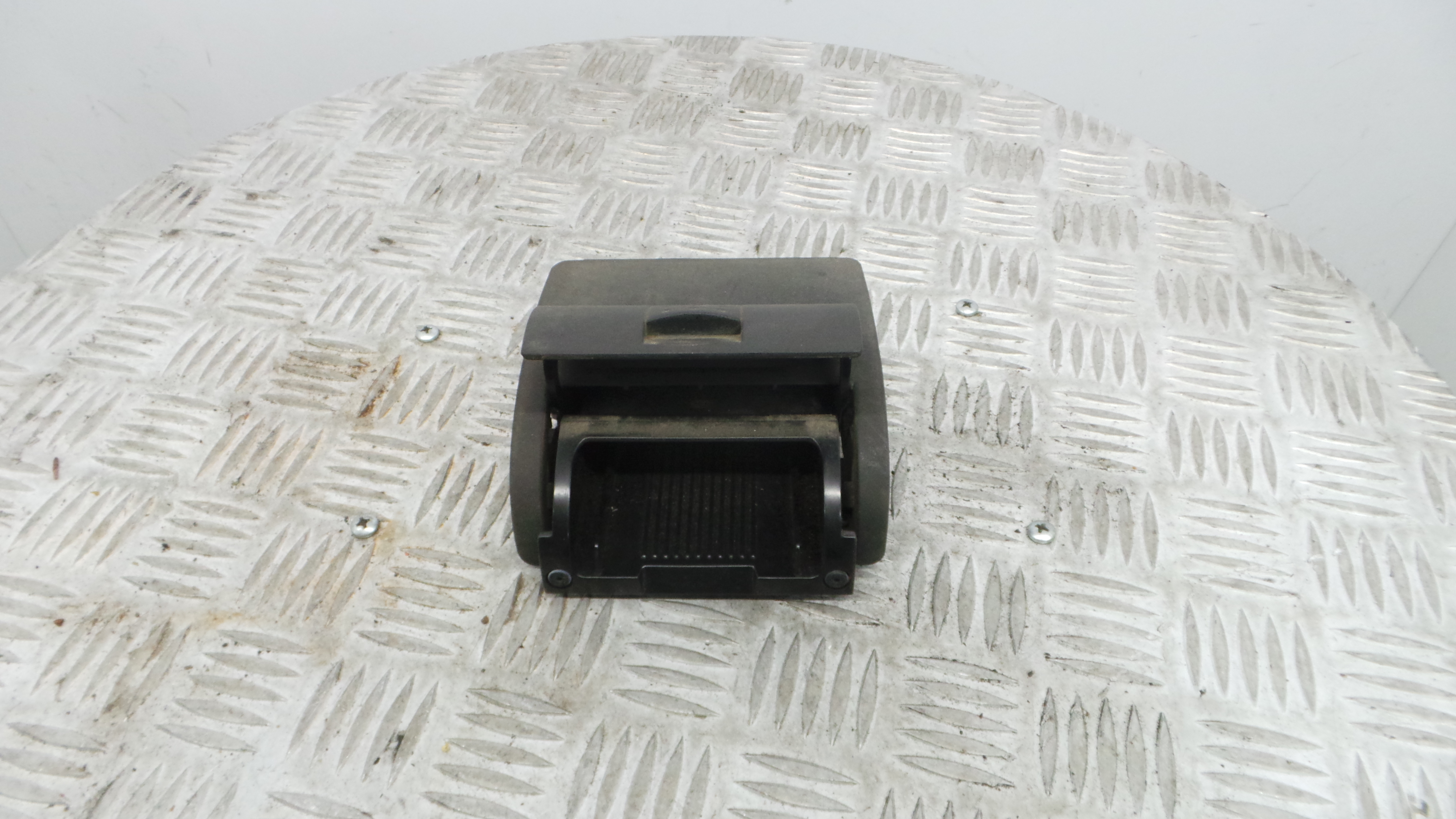 Cinzeiro 09114445 - OPEL CORSA C (X01)-33628794