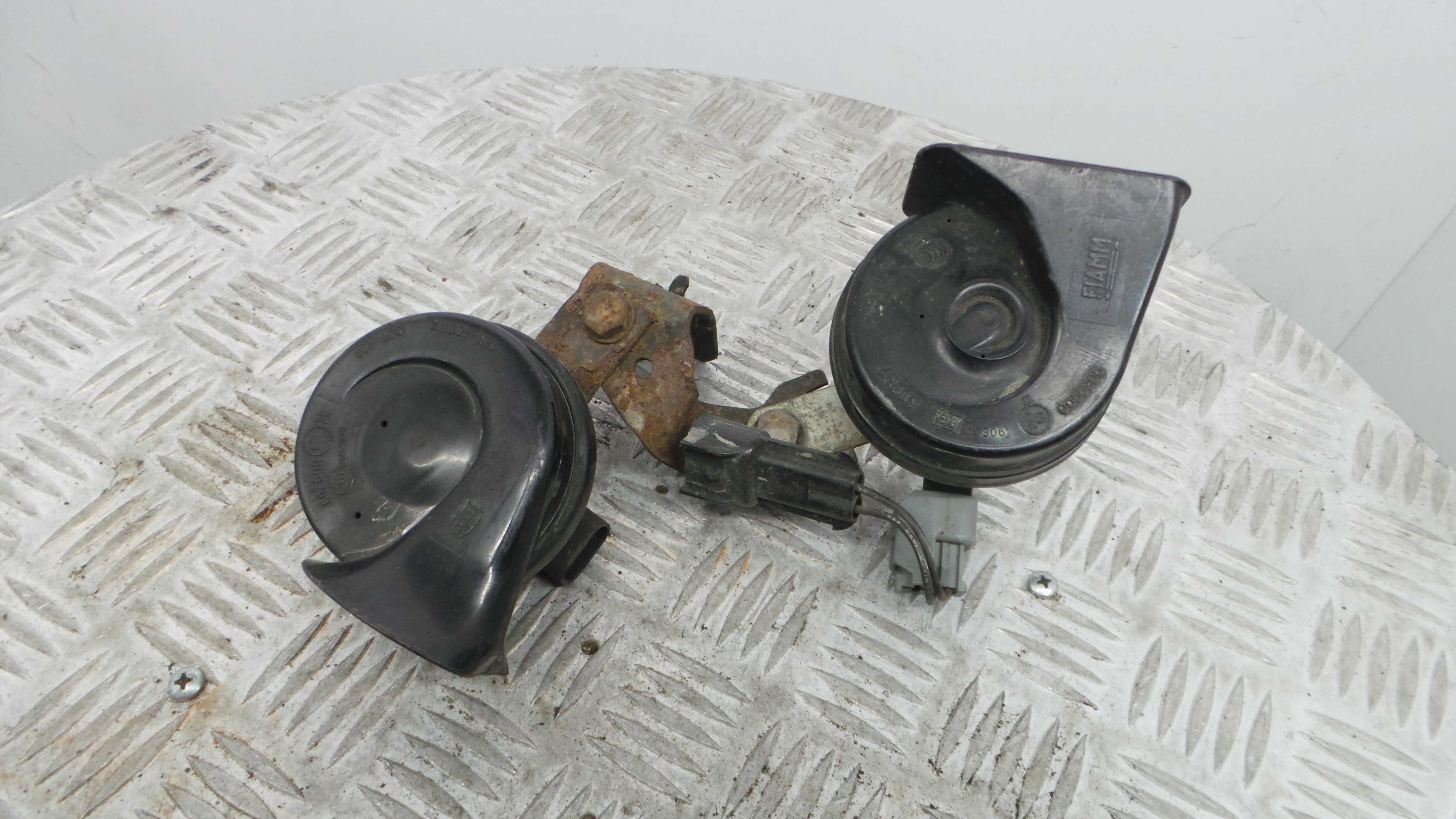 Buzina A28657625 - OPEL ASTRA H (A04)-33629573 Buzina A28657625 - OPEL ASTRA H (A04)-33629573