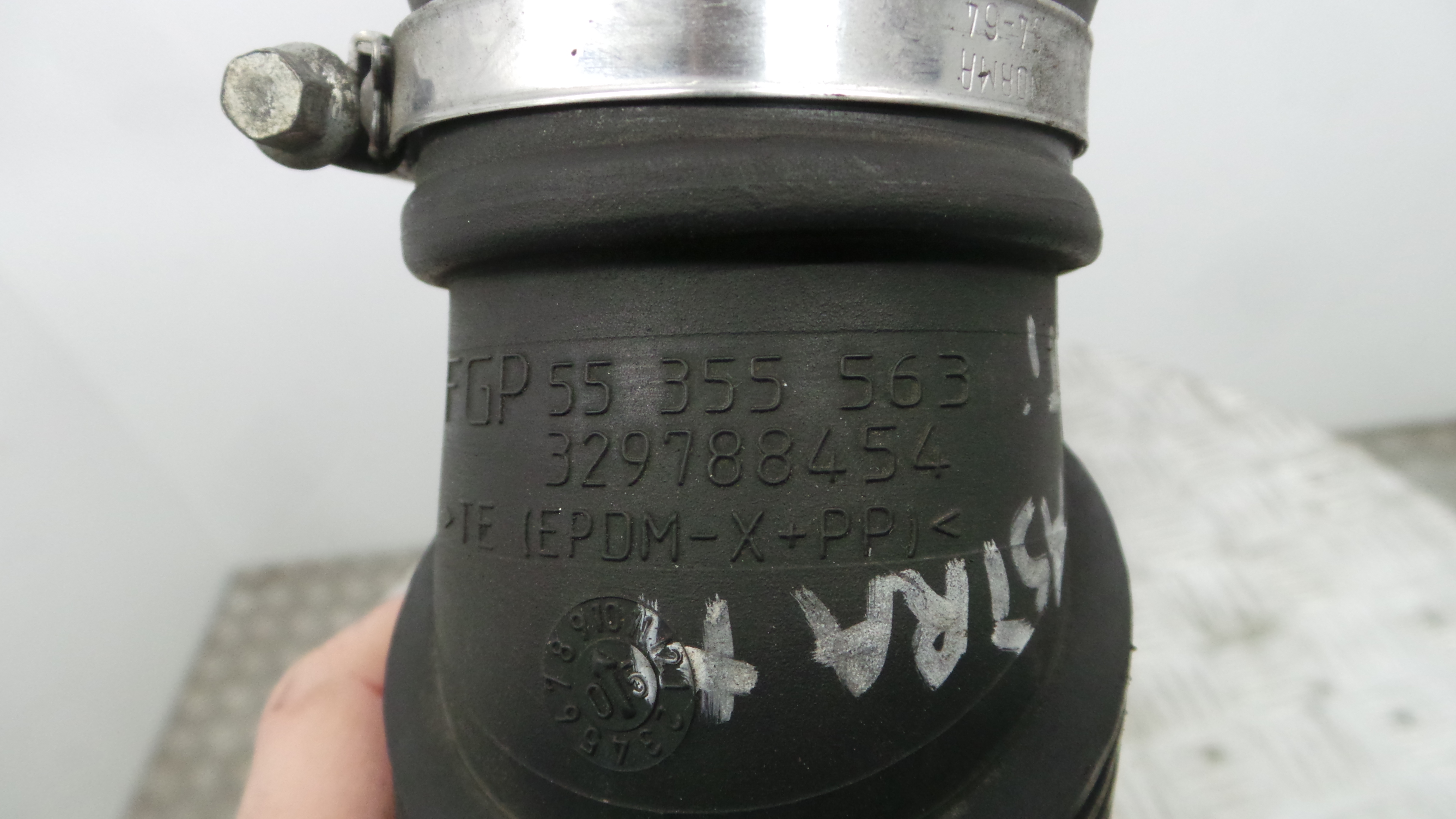 Tubo Caixa Filtro Ar 55355563 - OPEL ASTRA H (A04)-33629889