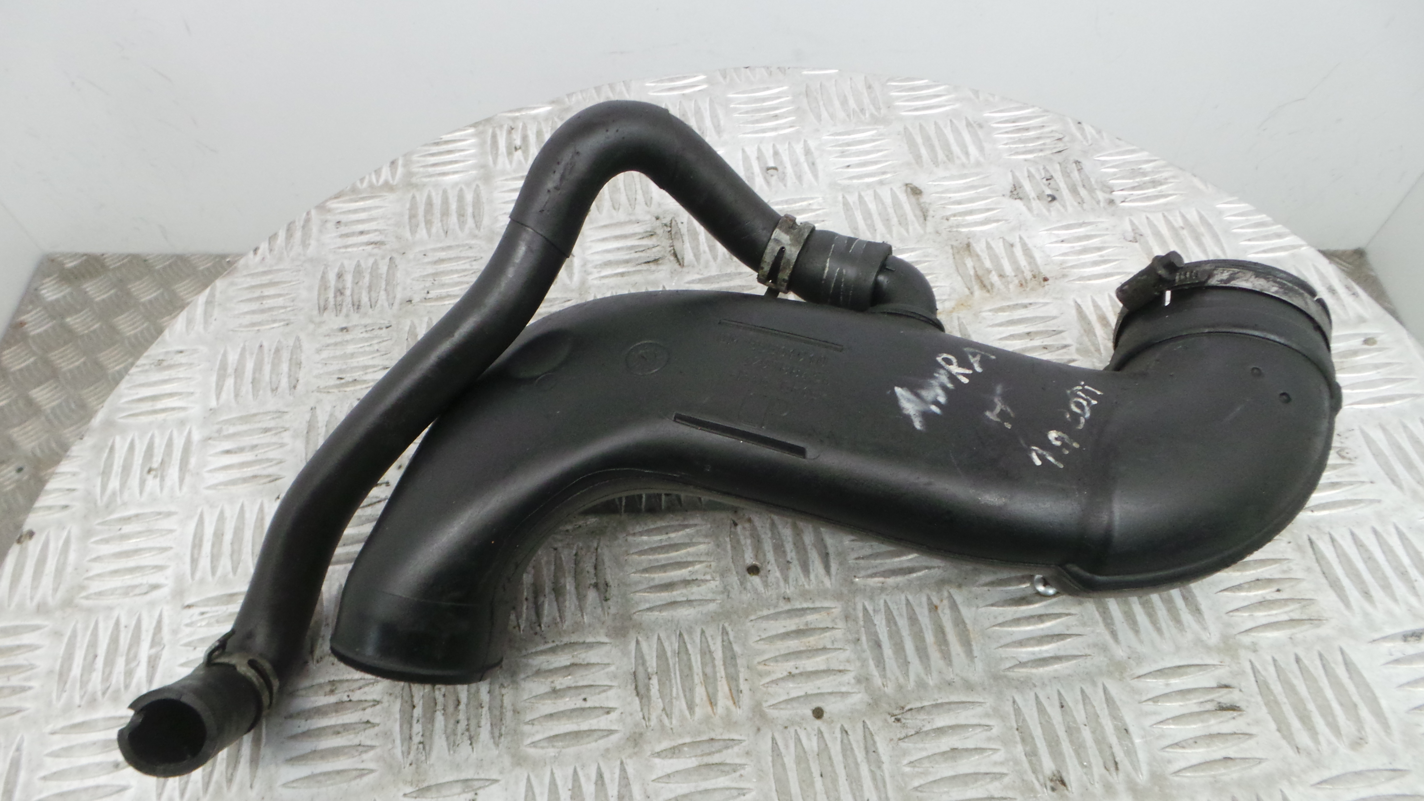 Tubo Intercooler 55561910 - OPEL ASTRA H (A04)-33630003