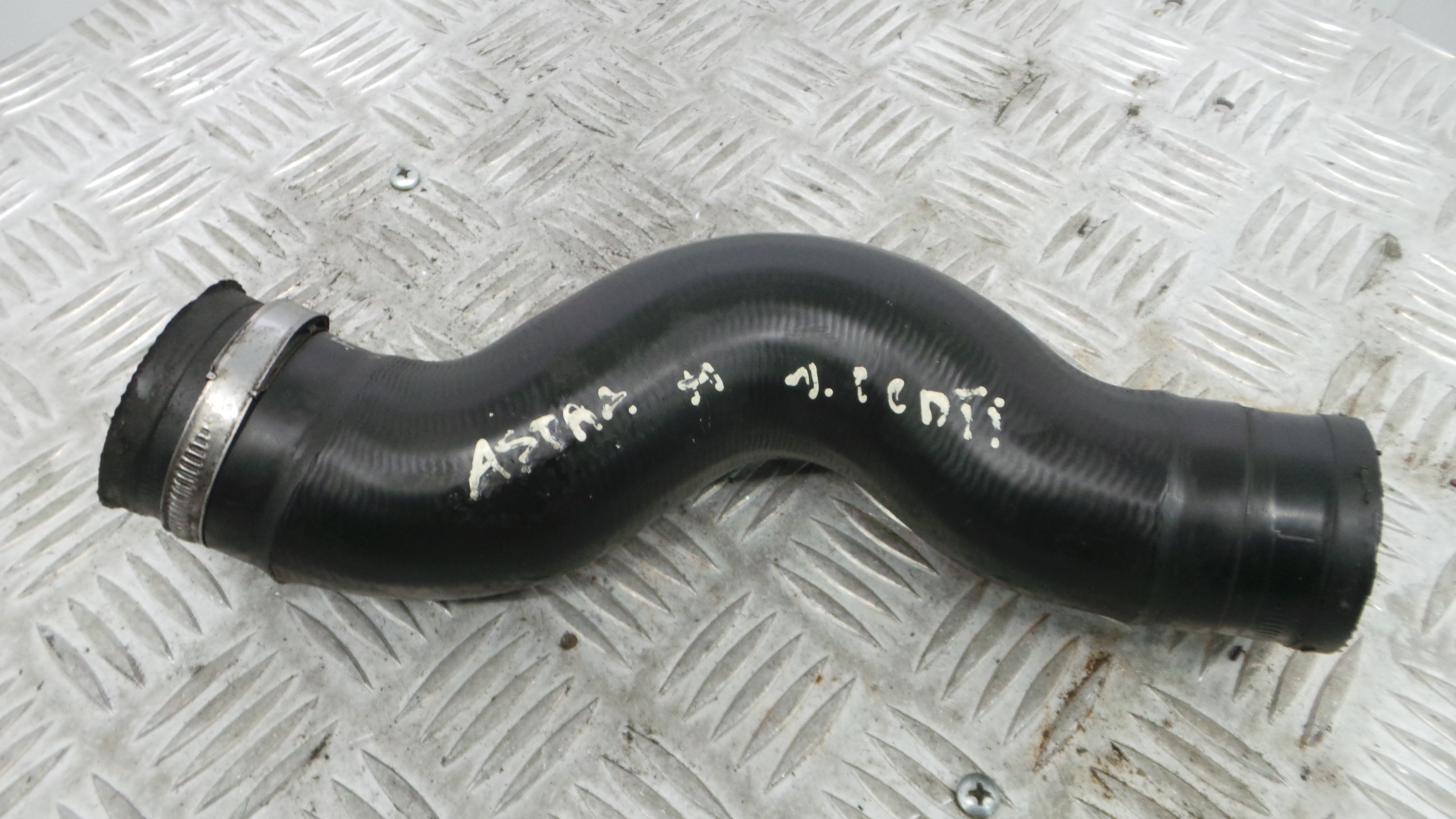 Tubo Intercooler 55557037 - OPEL ASTRA H (A04)-33630022