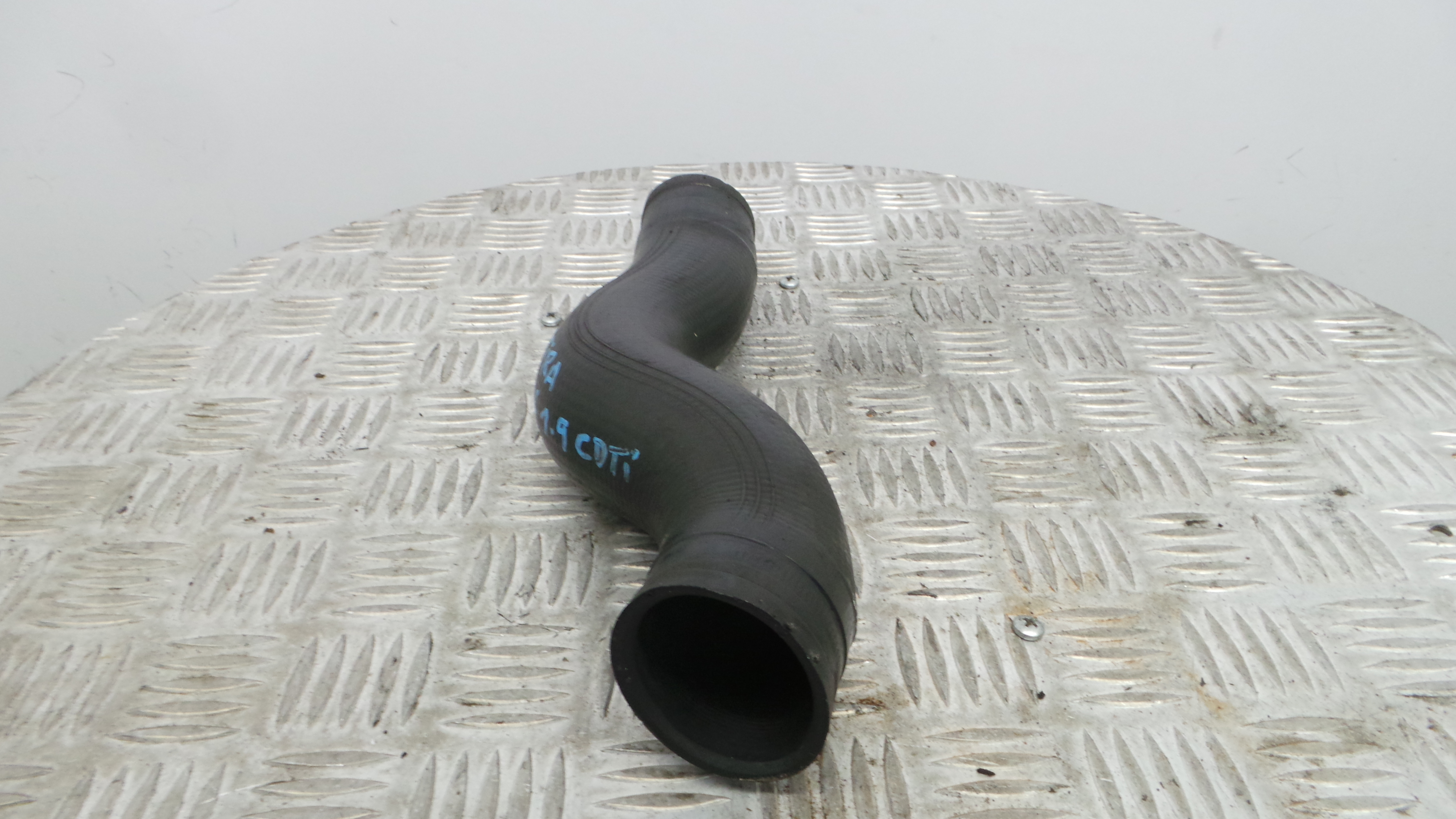 Tubo Intercooler 55557037 - OPEL ZAFIRA A Veículo multiuso (T98)-33630103