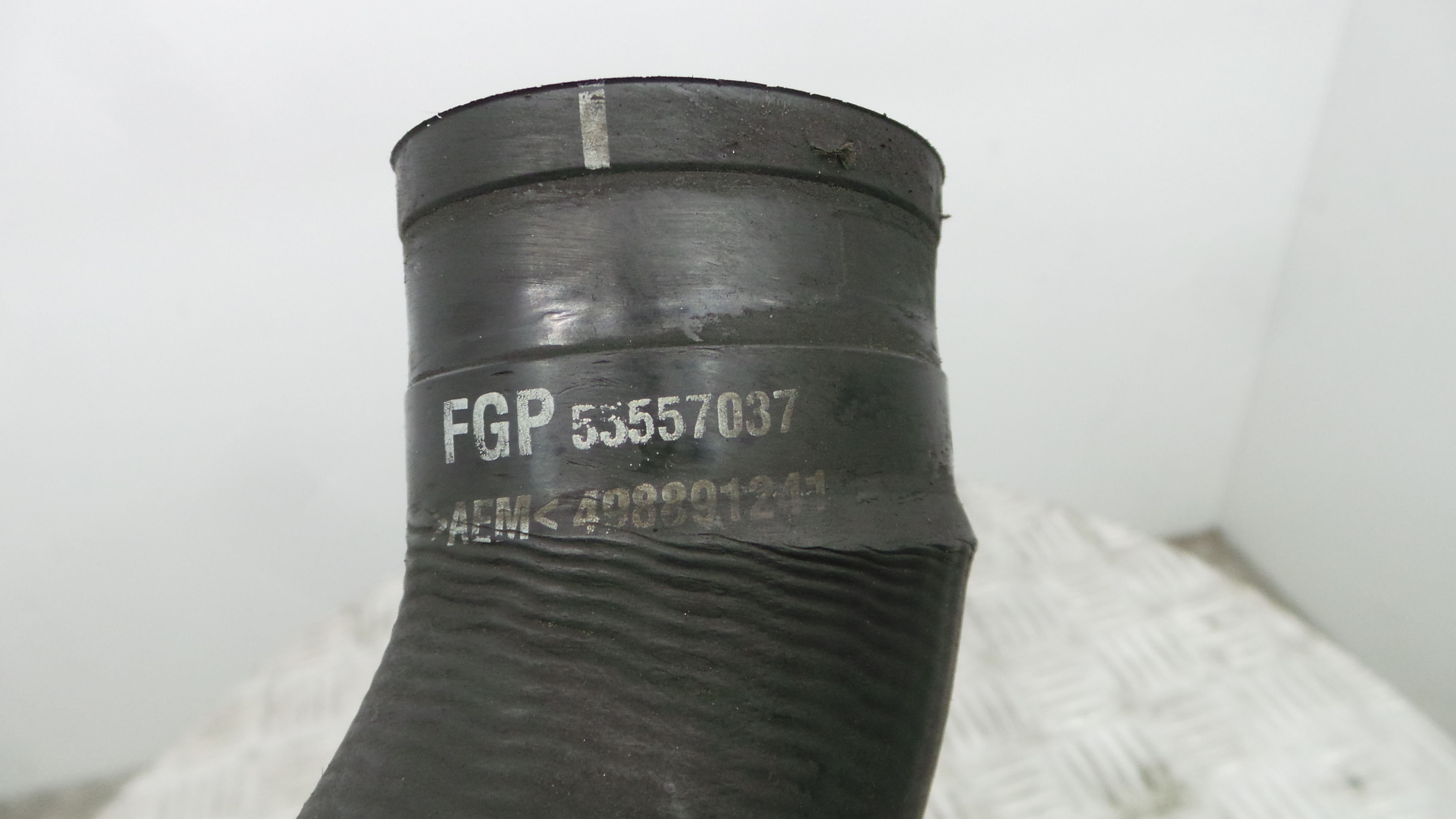 Tubo Intercooler 55557037 - OPEL ZAFIRA A Veículo multiuso (T98)-33630103