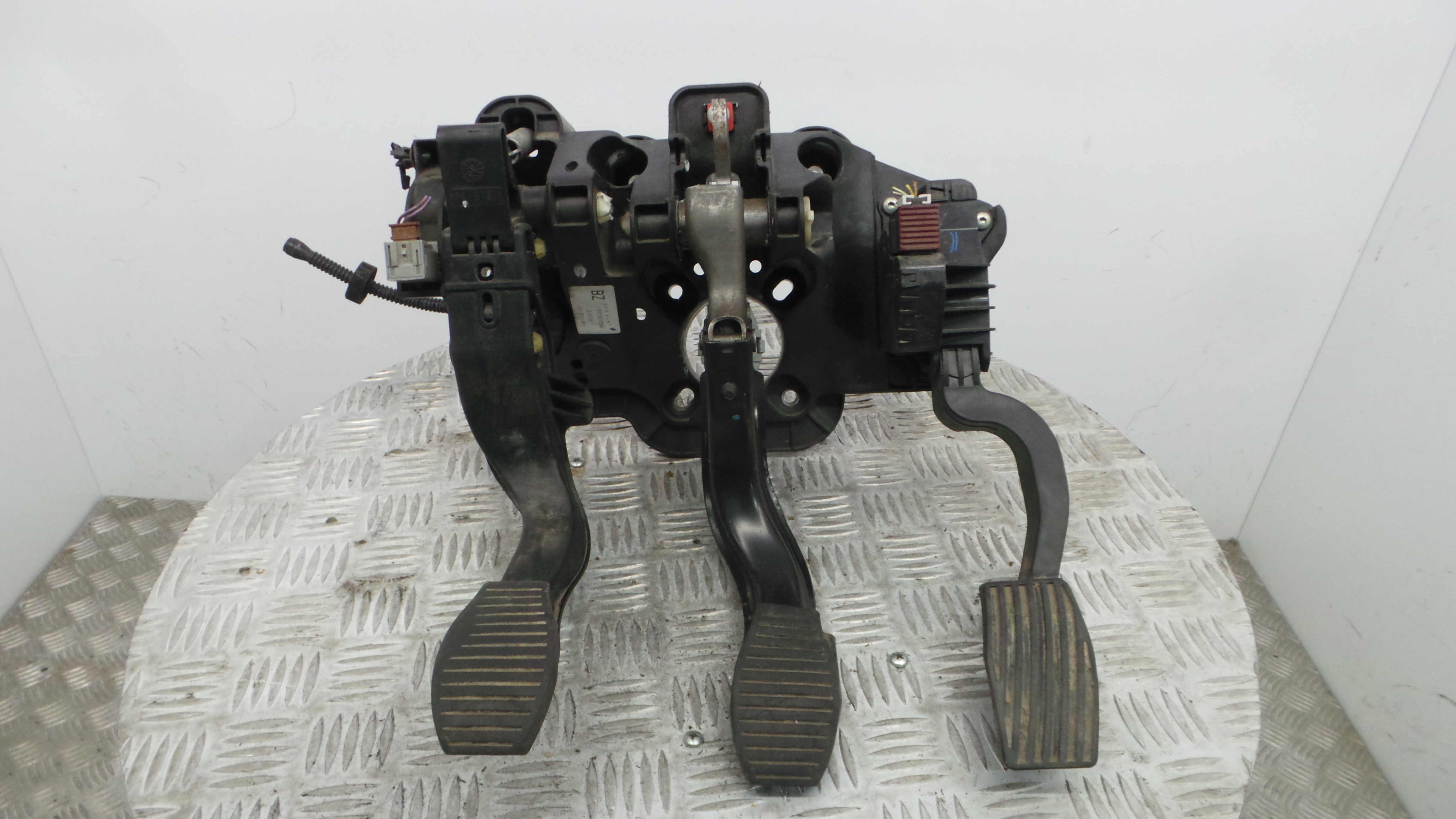 Pedal do Travão 55703354 - OPEL CORSA D (S07)-33630374 Pedal do Travão 55703354 - OPEL CORSA D (S07)-33630374