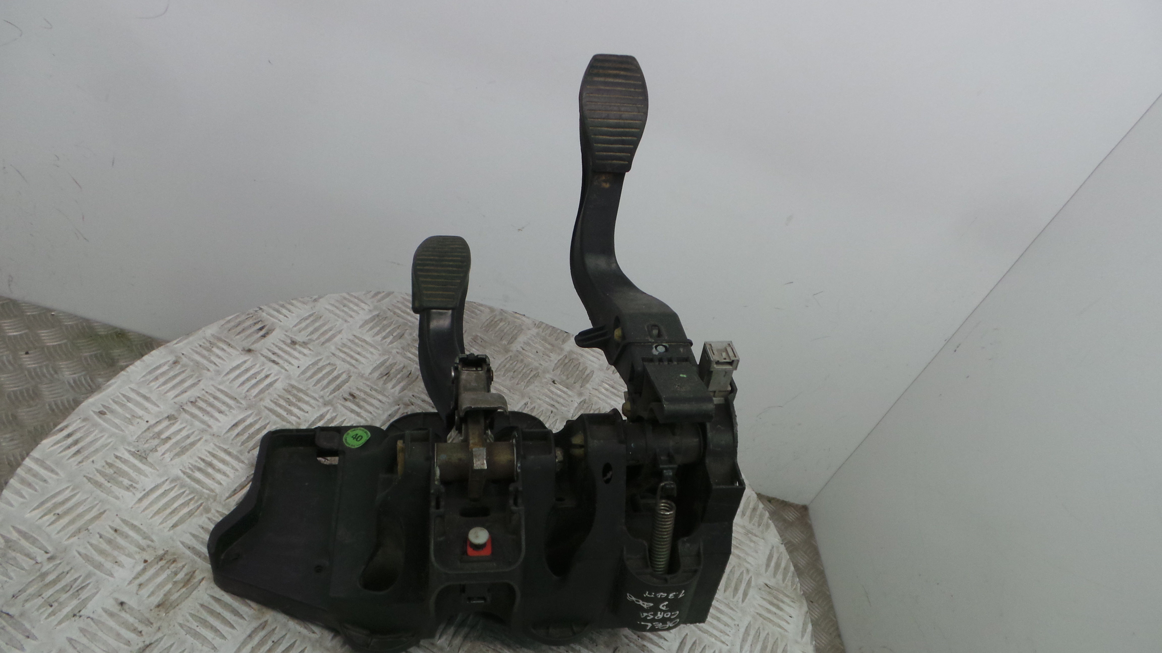 Pedal do Travão 55703354 - OPEL CORSA D (S07)-33630400