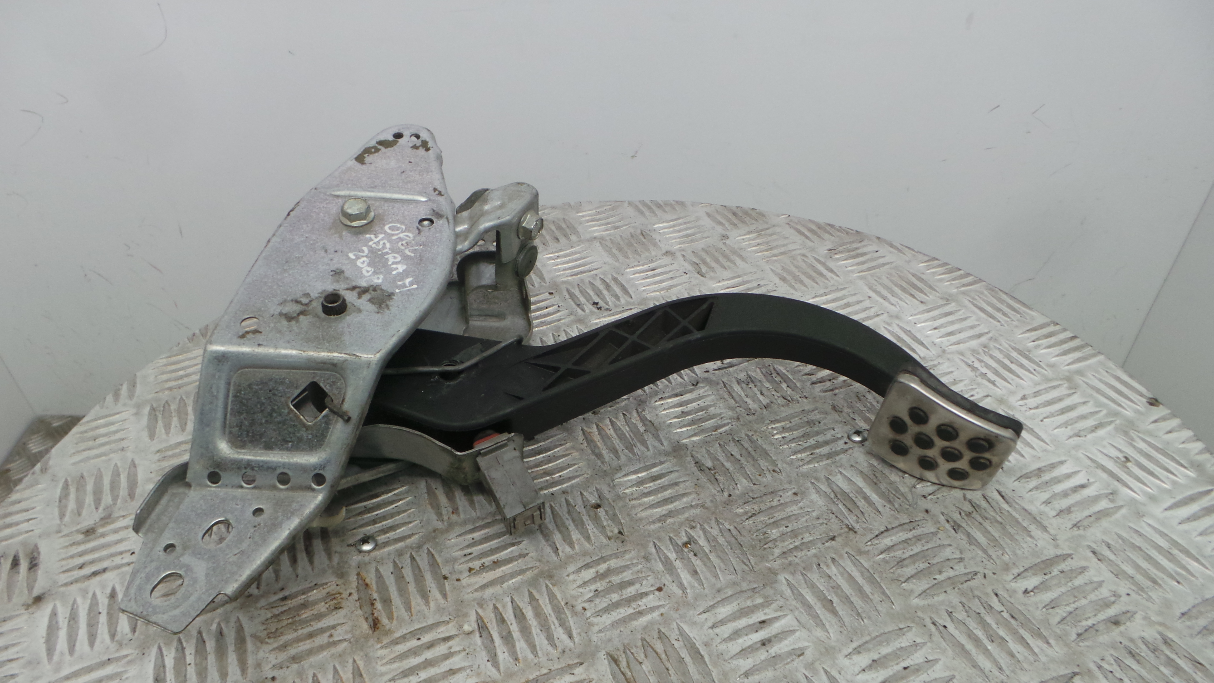 Pedal do Travão 13173780 - OPEL ASTRA H (A04)-33630419 Pedal do Travão 13173780 - OPEL ASTRA H (A04)-33630419