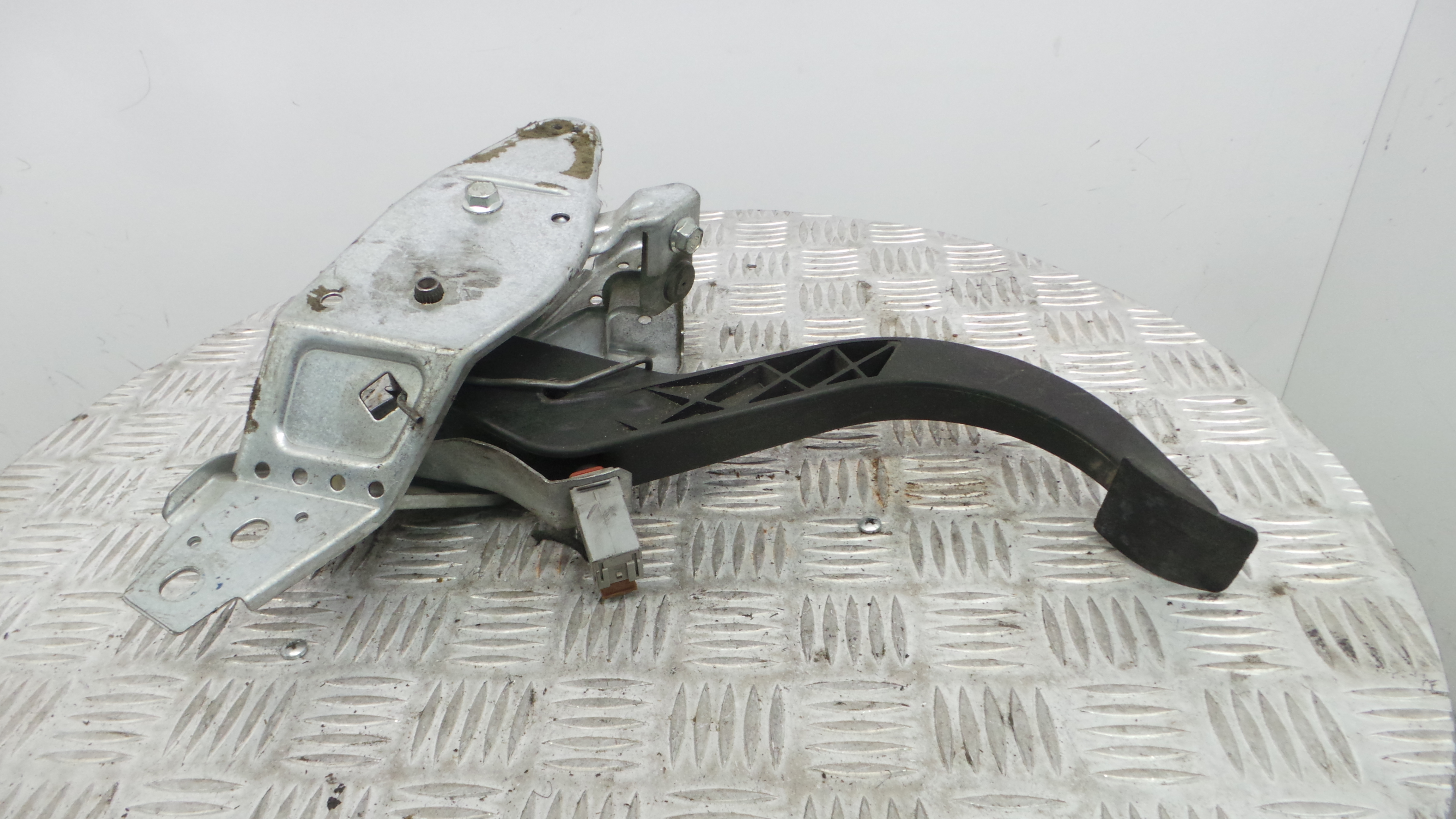 Pedal do Travão 13173781 - OPEL ASTRA H (A04)-33630430