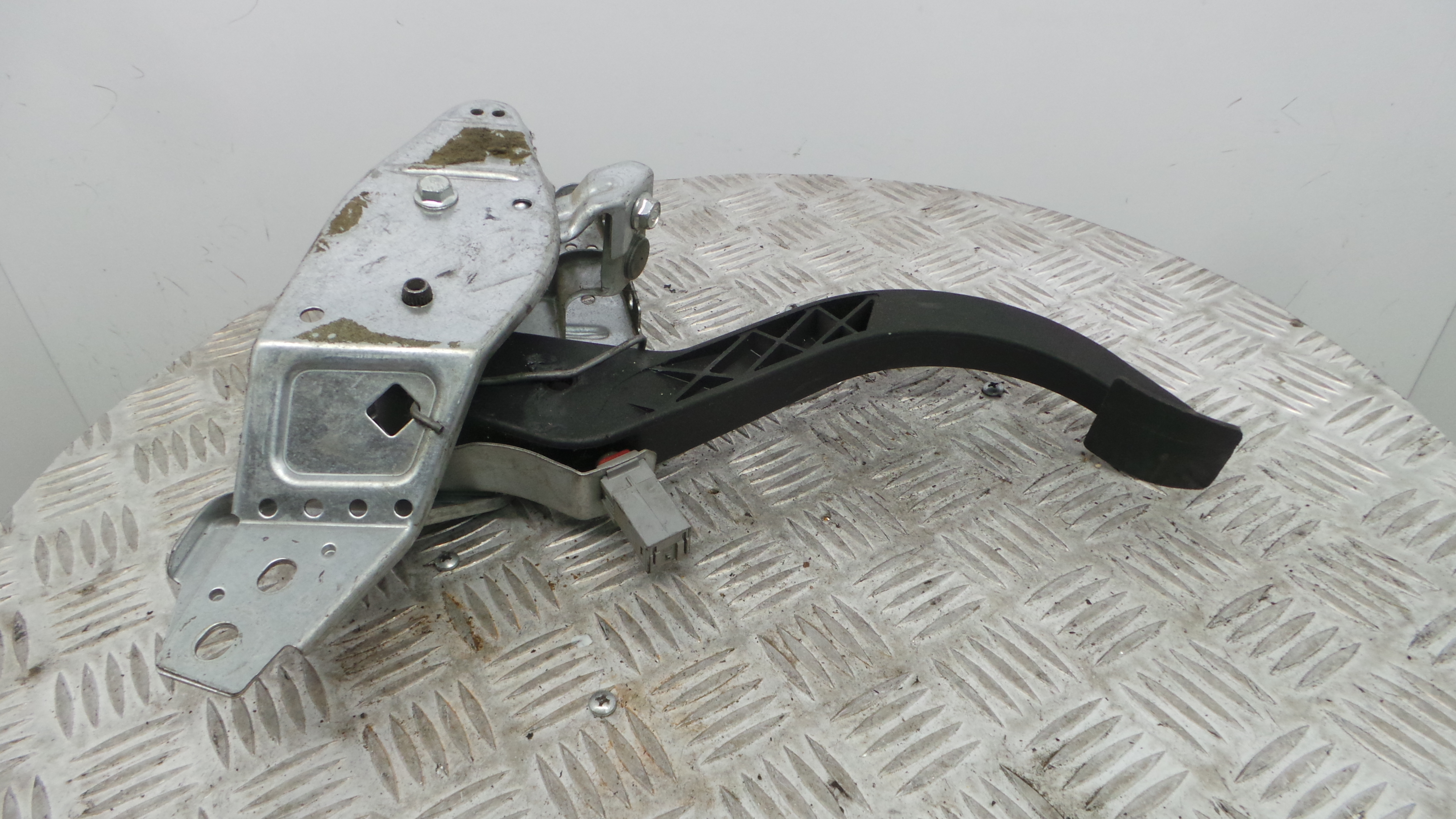 Pedal do Travão 13173781 - OPEL ASTRA H (A04)-33630432 Pedal do Travão 13173781 - OPEL ASTRA H (A04)-33630432