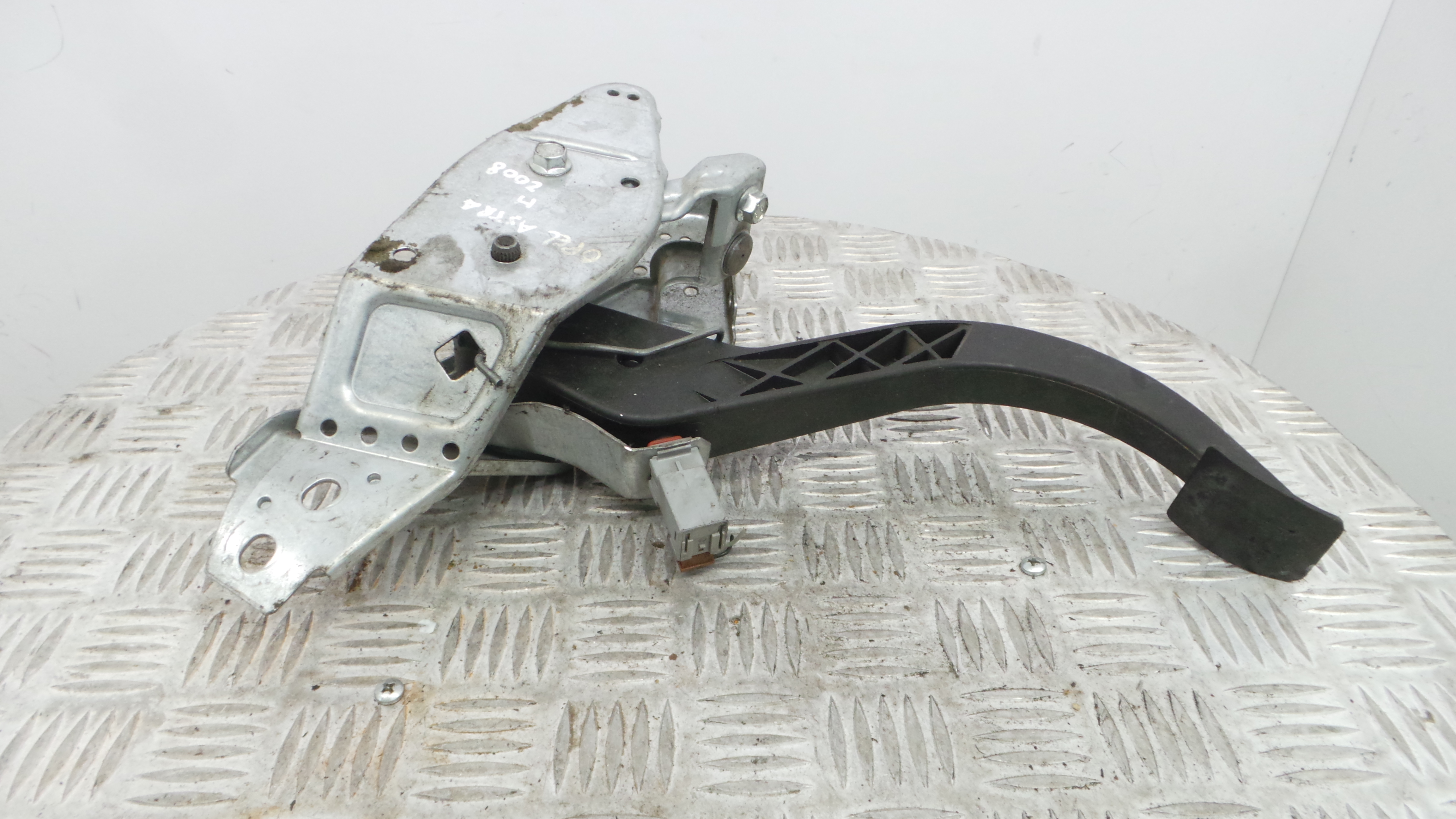 Pedal do Travão 13173780 - OPEL ASTRA H (A04)-33630434 Pedal do Travão 13173780 - OPEL ASTRA H (A04)-33630434