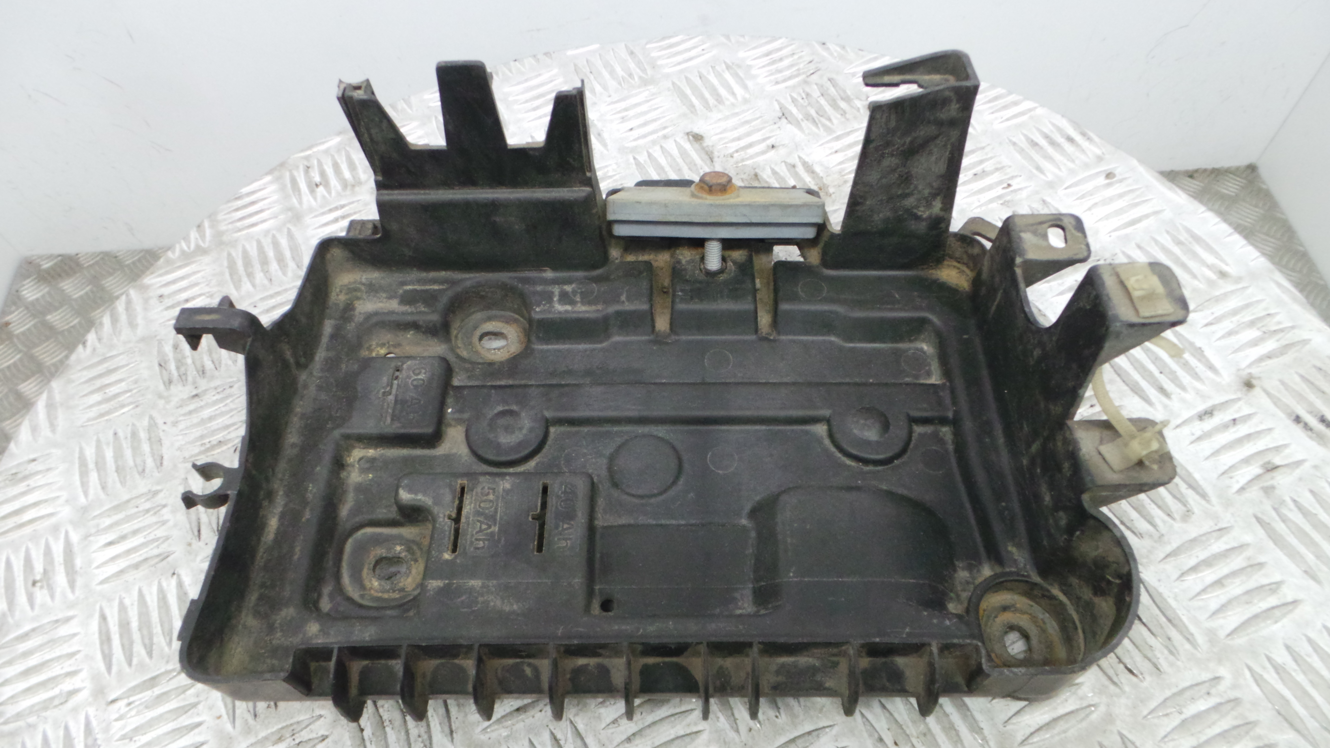 Base da Bateria 13235642 - OPEL CORSA D (S07)-33630590 Base da Bateria 13235642 - OPEL CORSA D (S07)-33630590