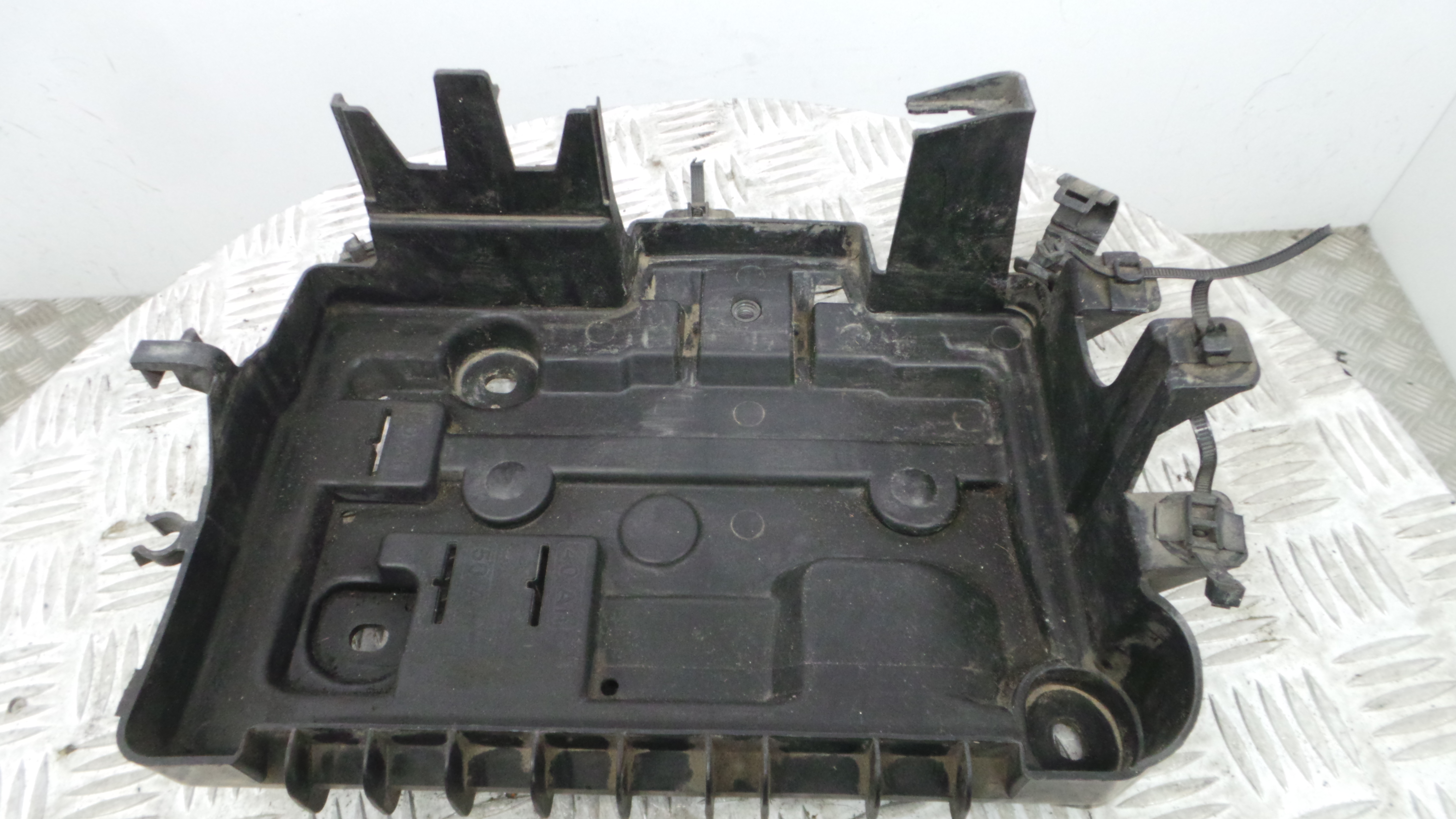 Base da Bateria 13235642 - OPEL CORSA D (S07)-33630611