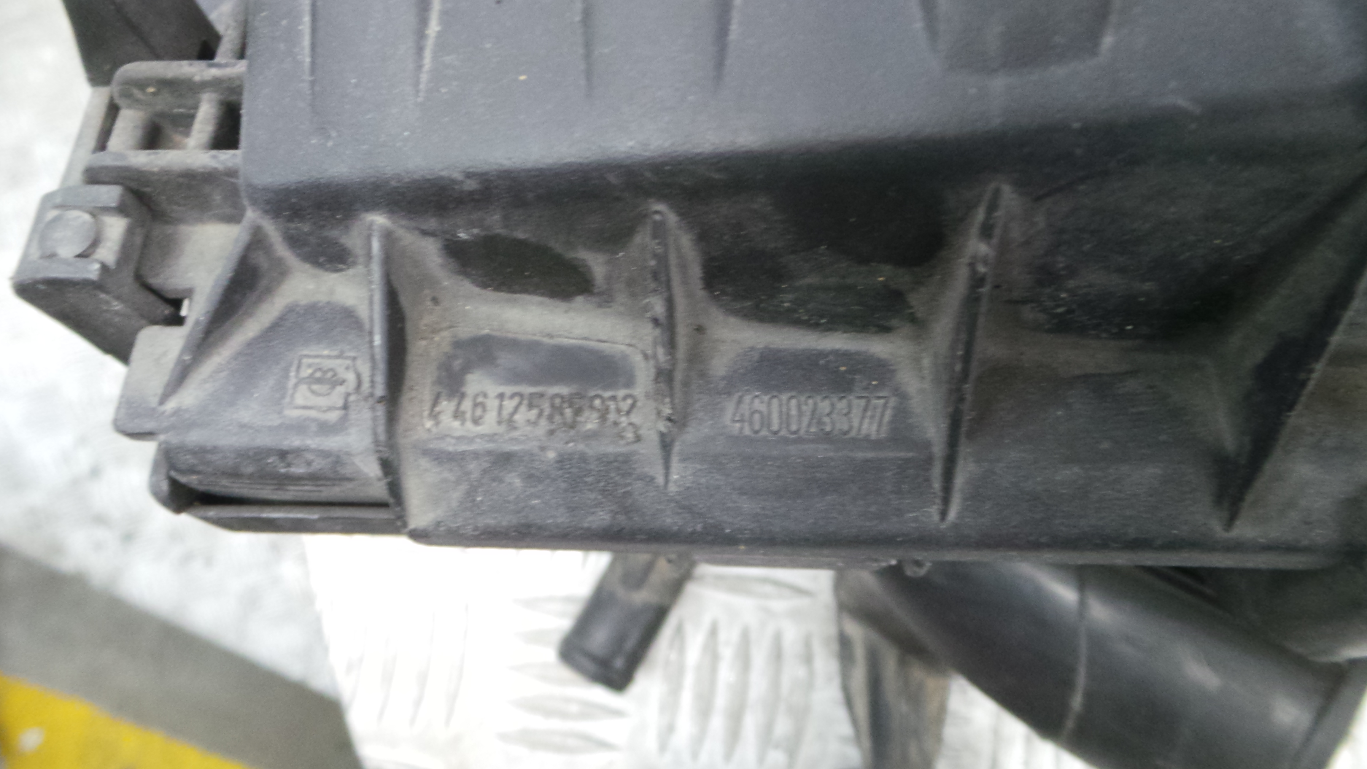 Caixa Filtro de Ar  55355095 - OPEL CORSA C Caixa/parte traseira inclinada (X01)-33630654