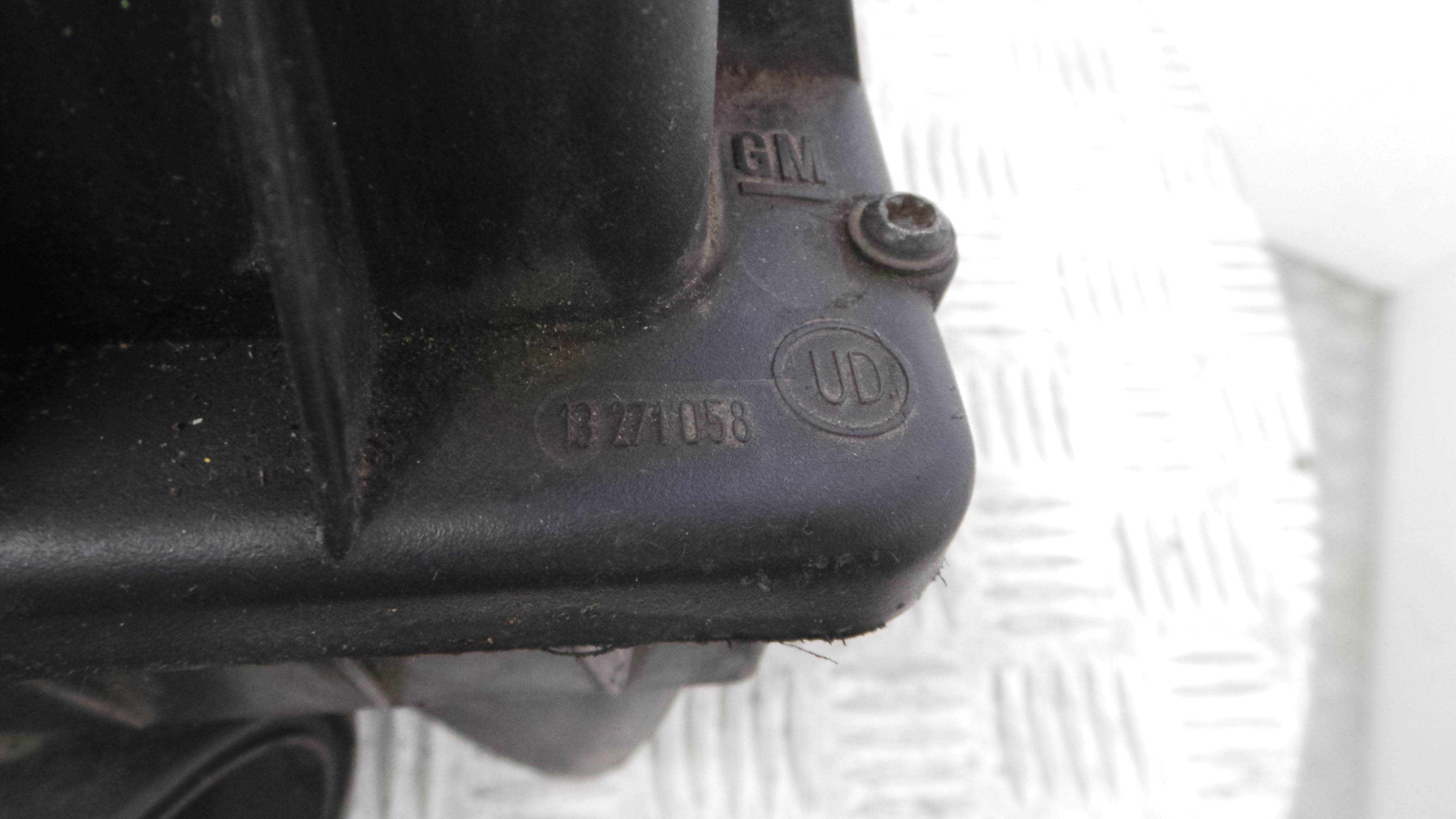 Caixa Filtro de Ar  13271058 - OPEL ASTRA H (A04)-33630686