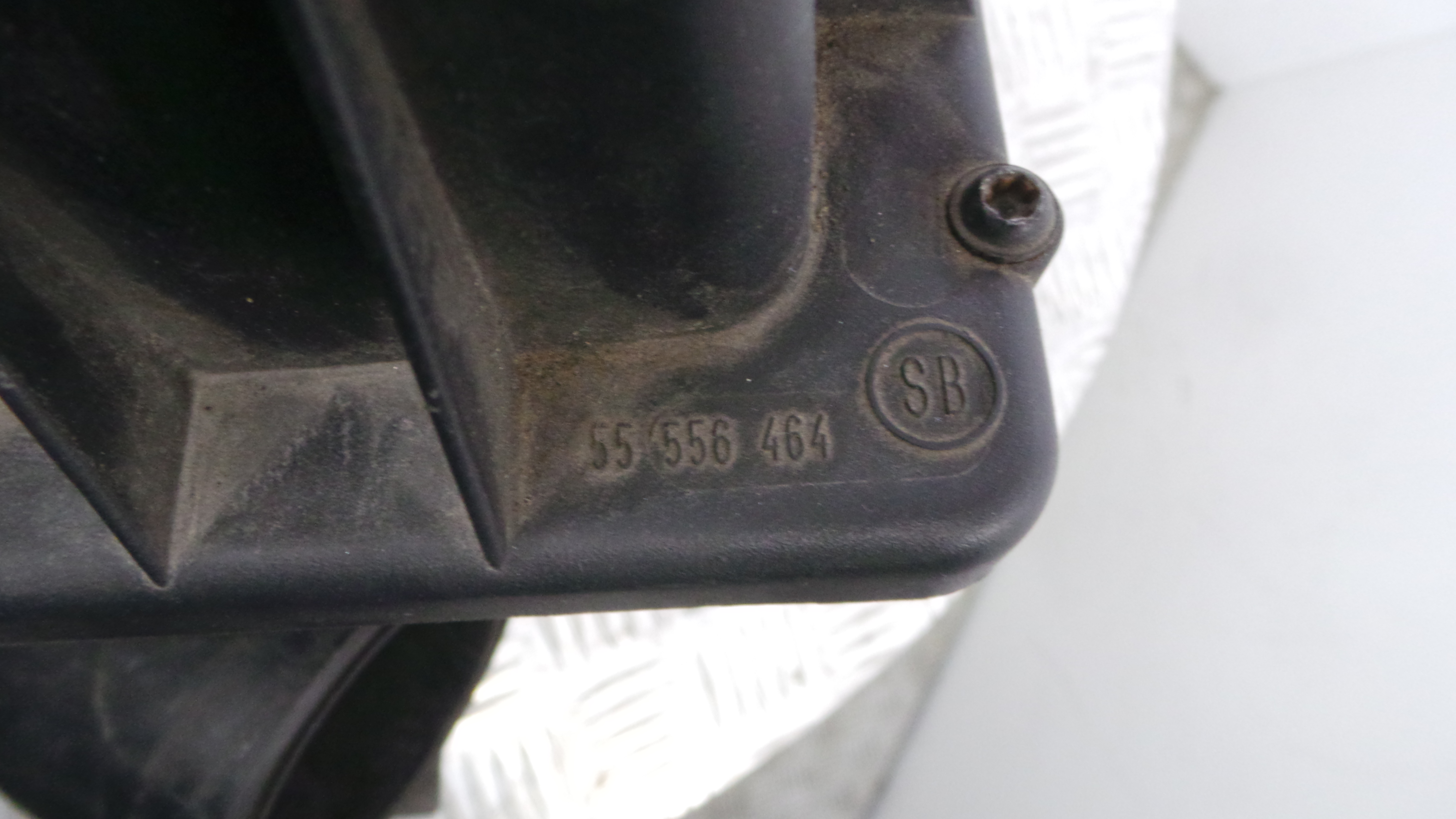 Caixa Filtro de Ar  55556464 - OPEL ASTRA H (A04)-33630691