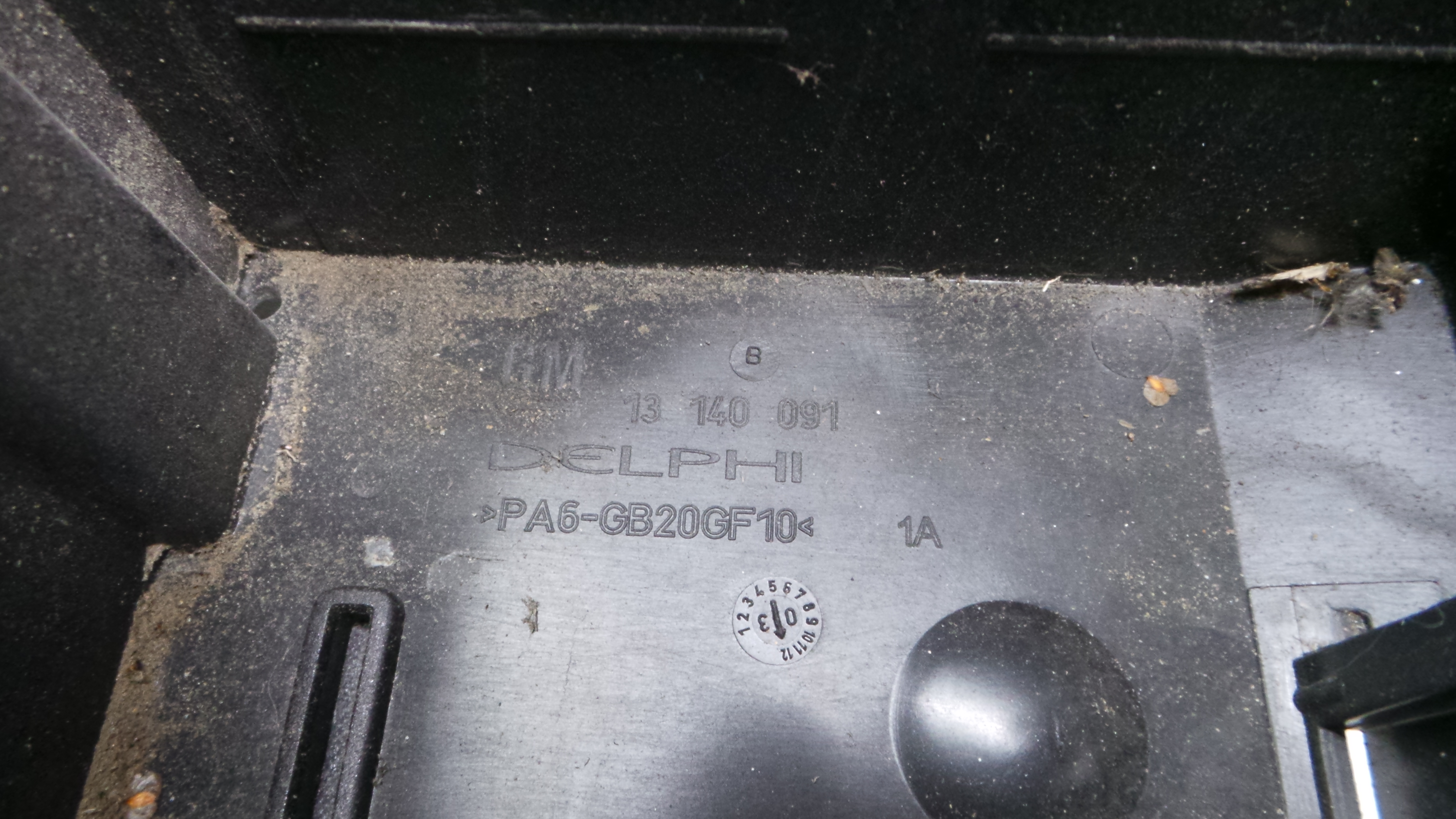 Caixa de Fusiveis 13140091 - OPEL CORSA C (X01)-33630696