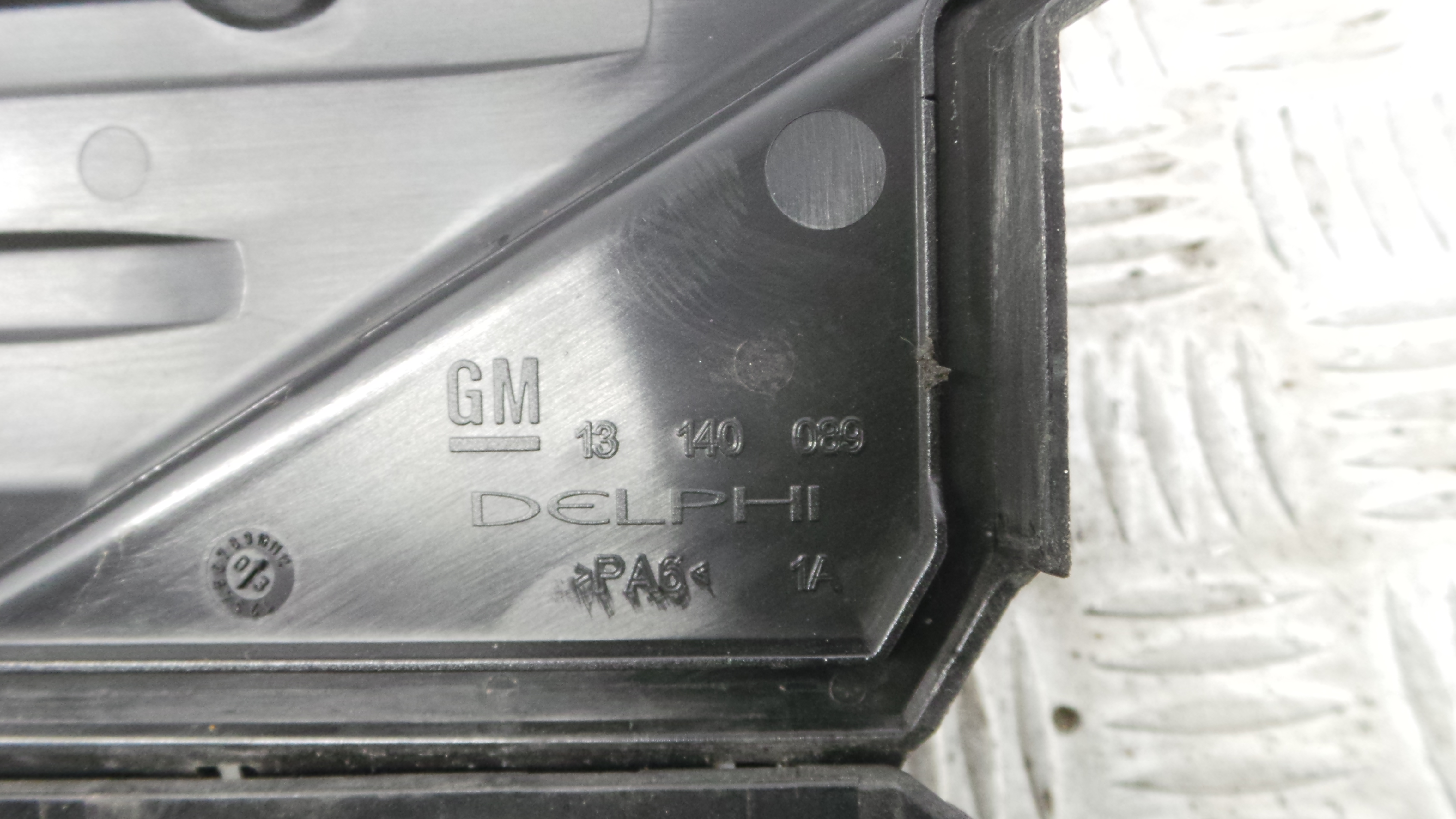 Caixa de Fusiveis 13140091 - OPEL CORSA C (X01)-33630696