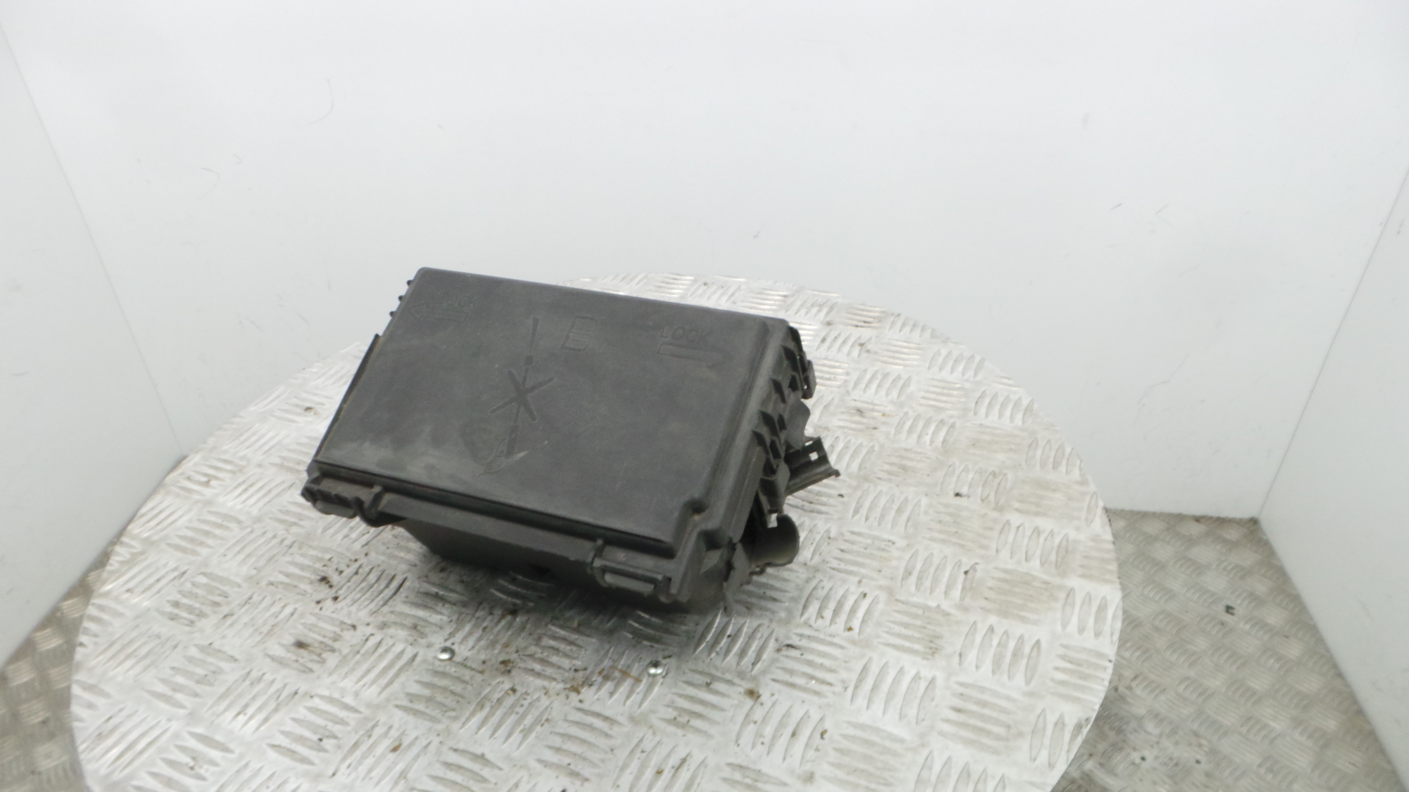 Caixa de Fusiveis 13246937 - OPEL CORSA D (S07)-33630734 Caixa de Fusiveis 13246937 - OPEL CORSA D (S07)-33630734