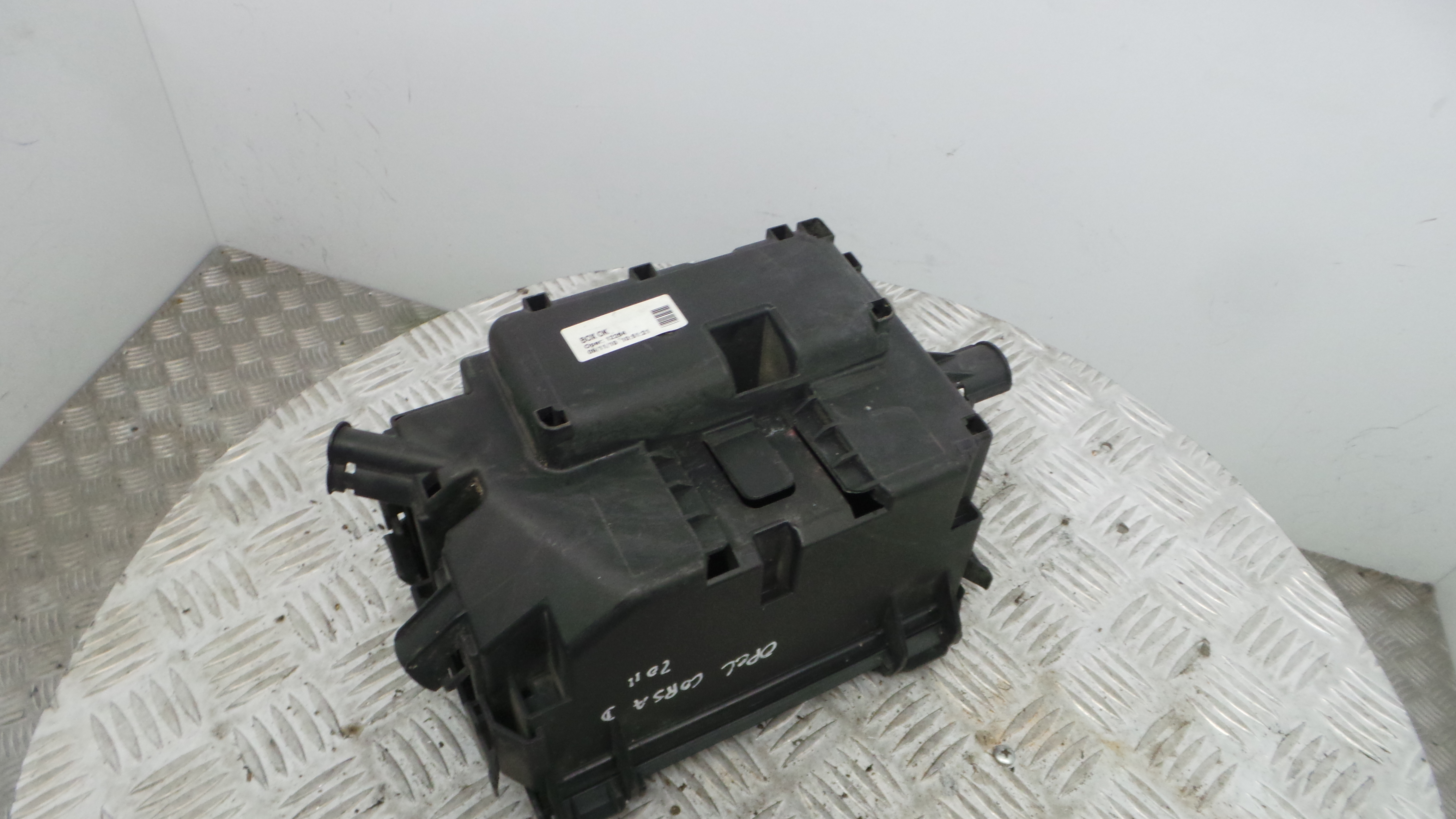 Caixa de Fusiveis 13246937 - OPEL CORSA D (S07)-33630734