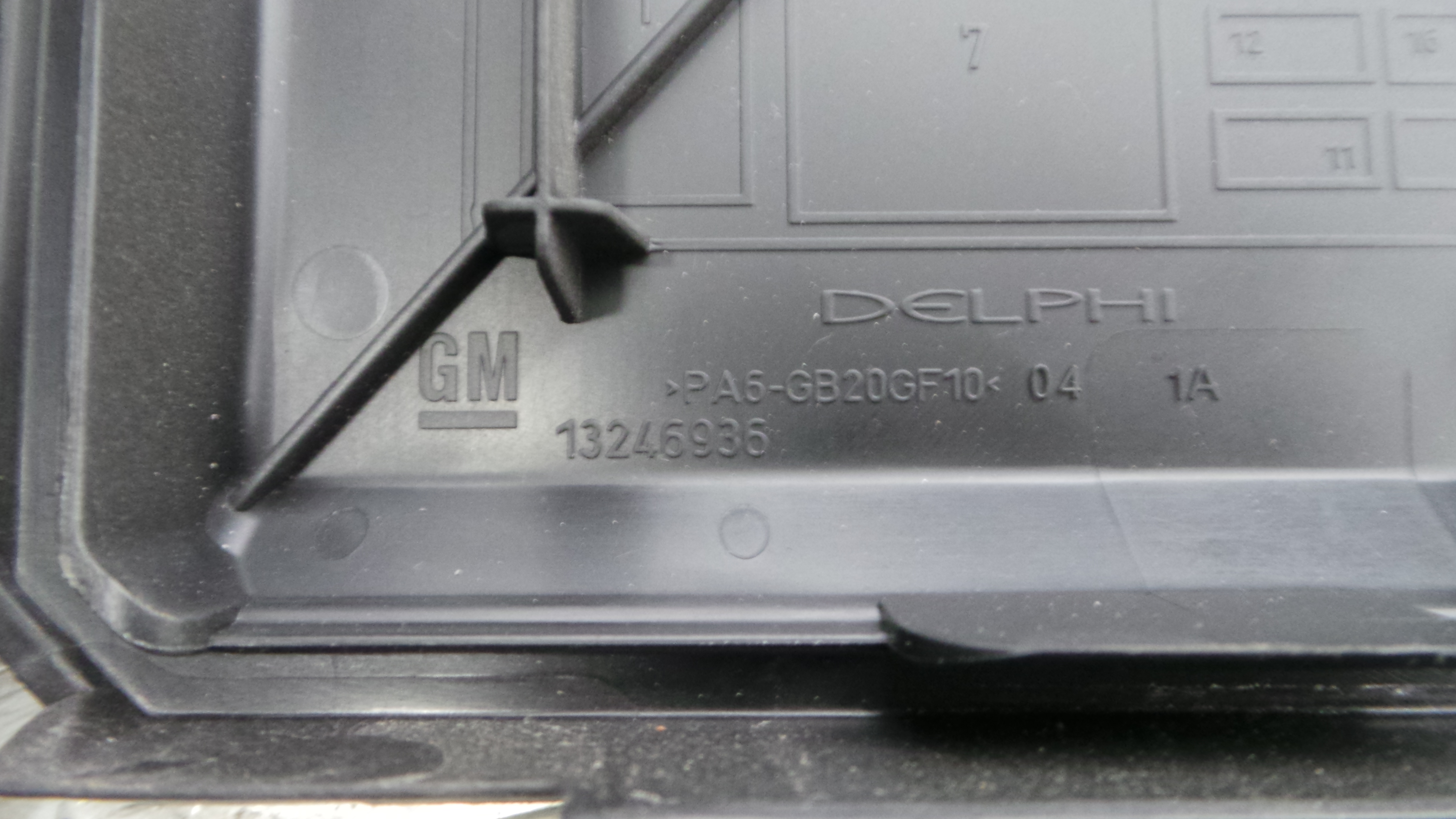 Caixa de Fusiveis 13246937 - OPEL CORSA D (S07)-33630734