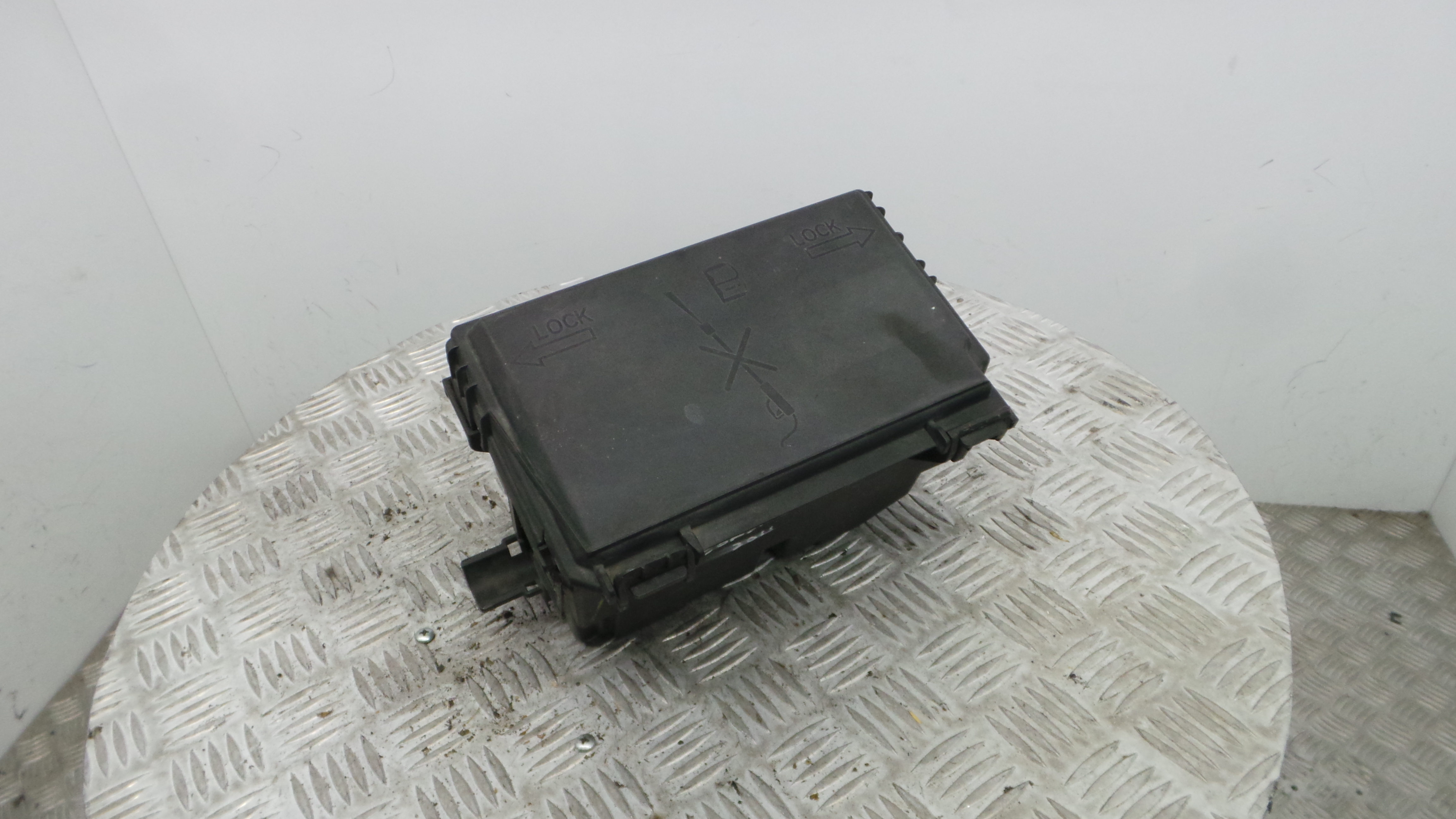 Caixa de Fusiveis 13246937 - OPEL CORSA D (S07)-33630738 Caixa de Fusiveis 13246937 - OPEL CORSA D (S07)-33630738