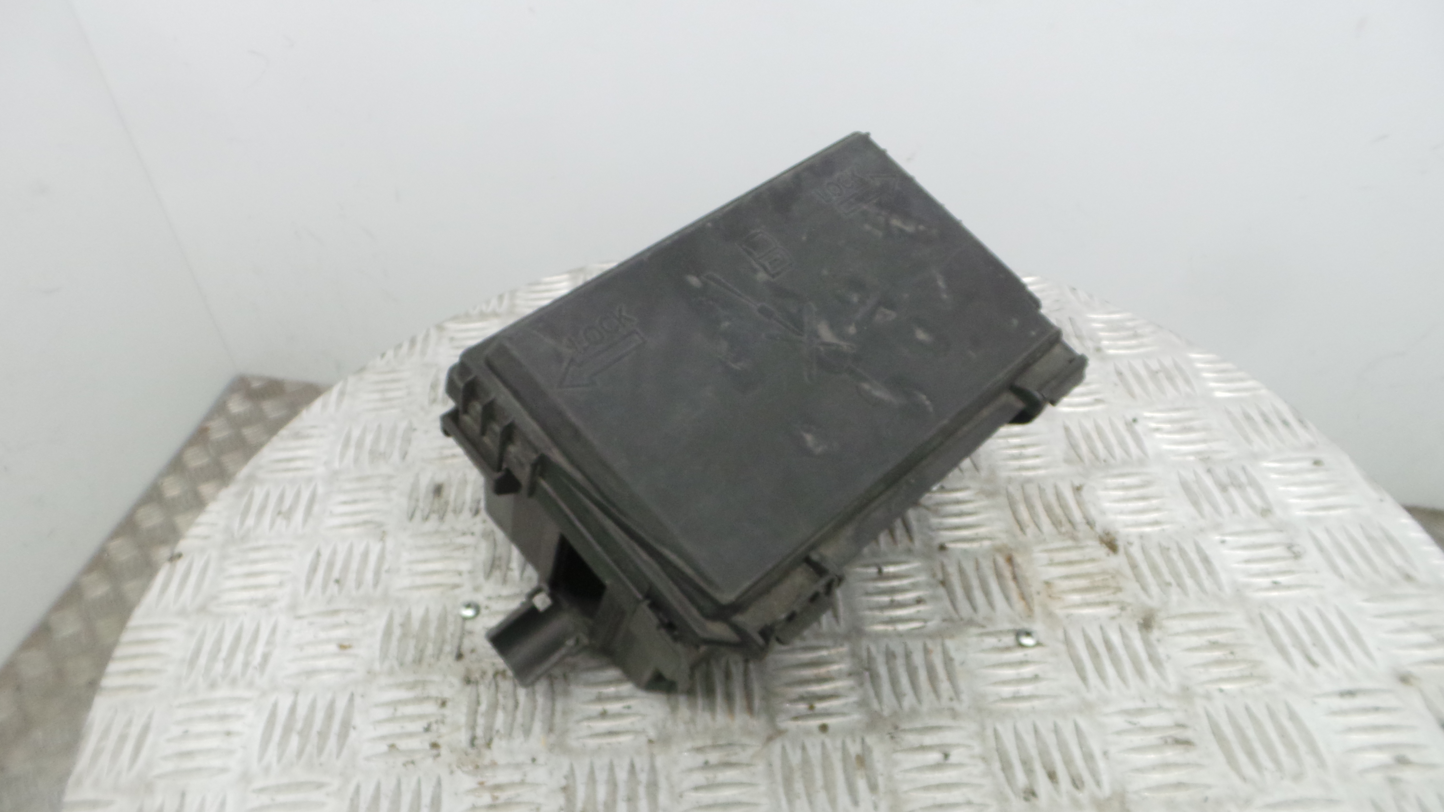 Caixa de Fusiveis 13246937 - OPEL CORSA D (S07)-33630844 Caixa de Fusiveis 13246937 - OPEL CORSA D (S07)-33630844