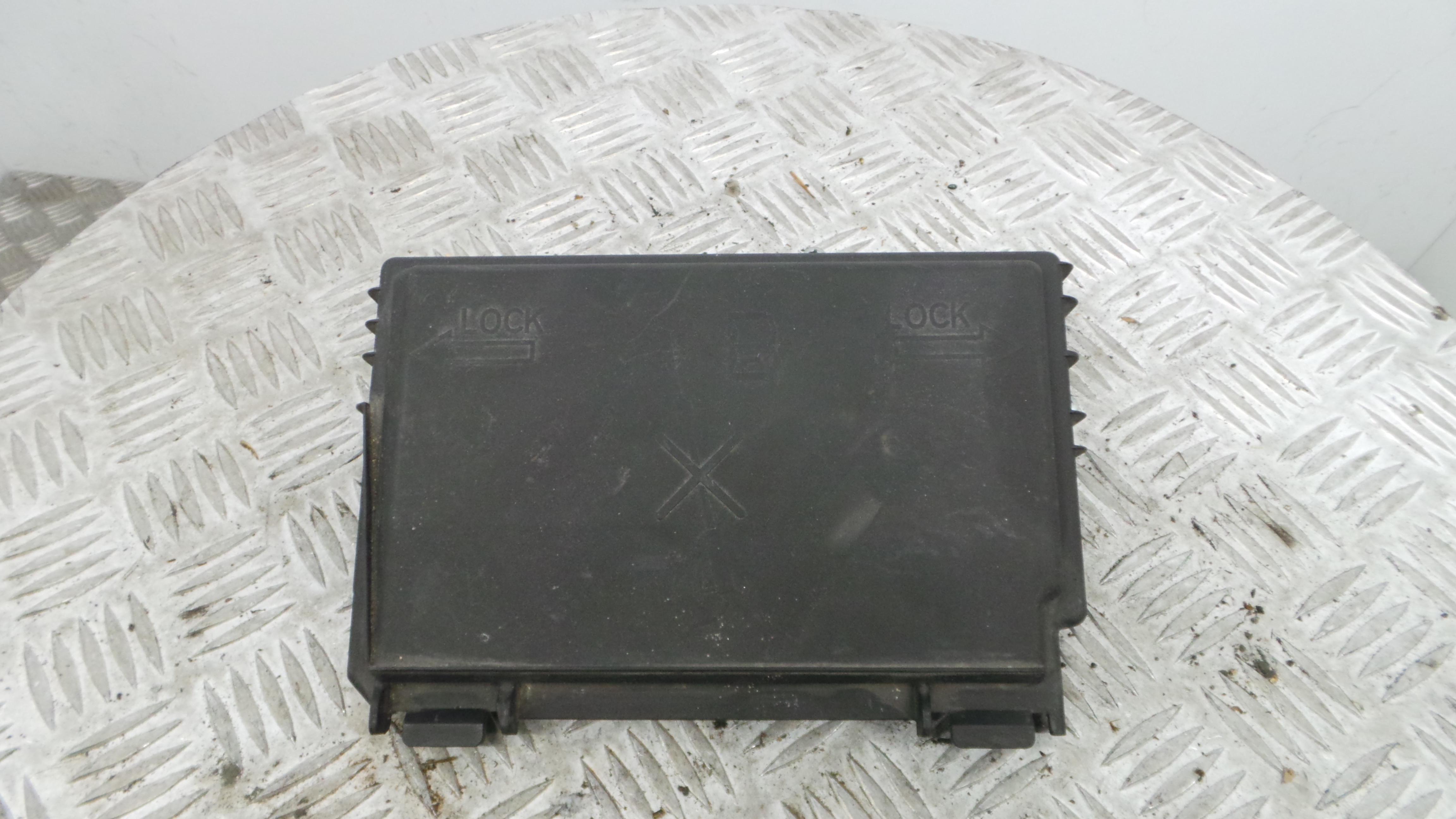 Tampa da Caixa dos Fusíveis 13246936 - OPEL CORSA D (S07)-33630855