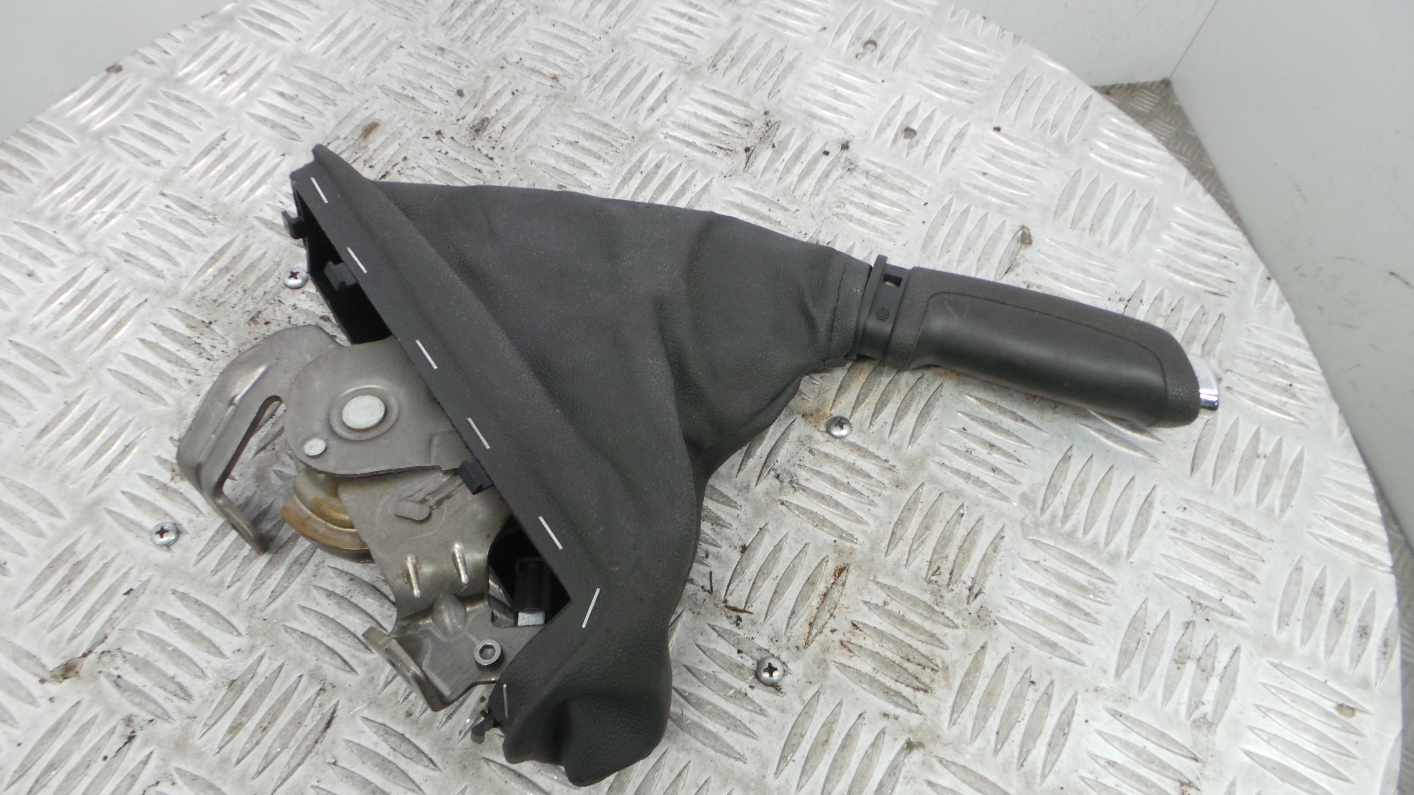 Travão de Mão  13255754 - OPEL CORSA D (S07)-33630979