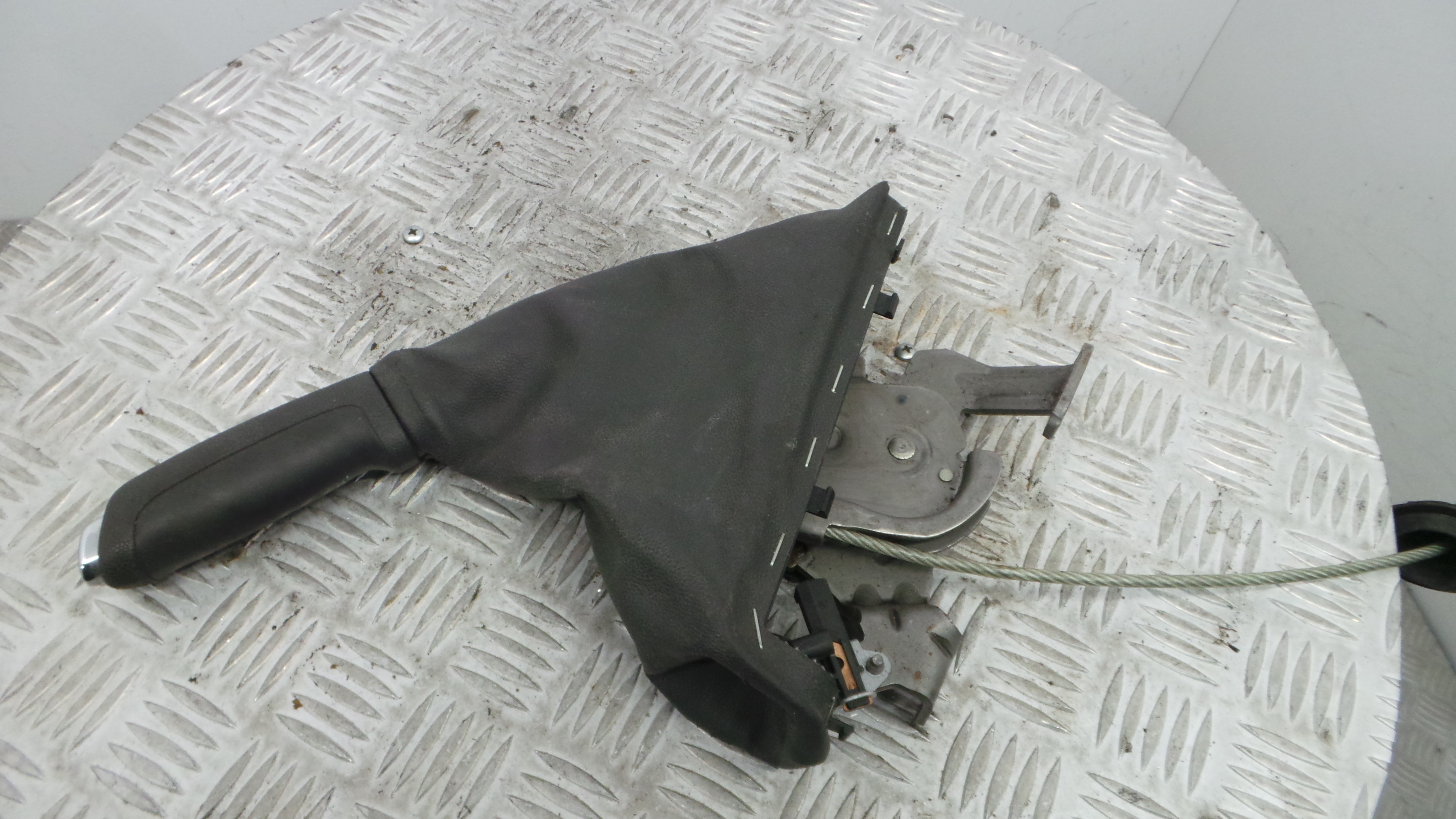 Travão de Mão  13207591 - OPEL CORSA D (S07)-33630996