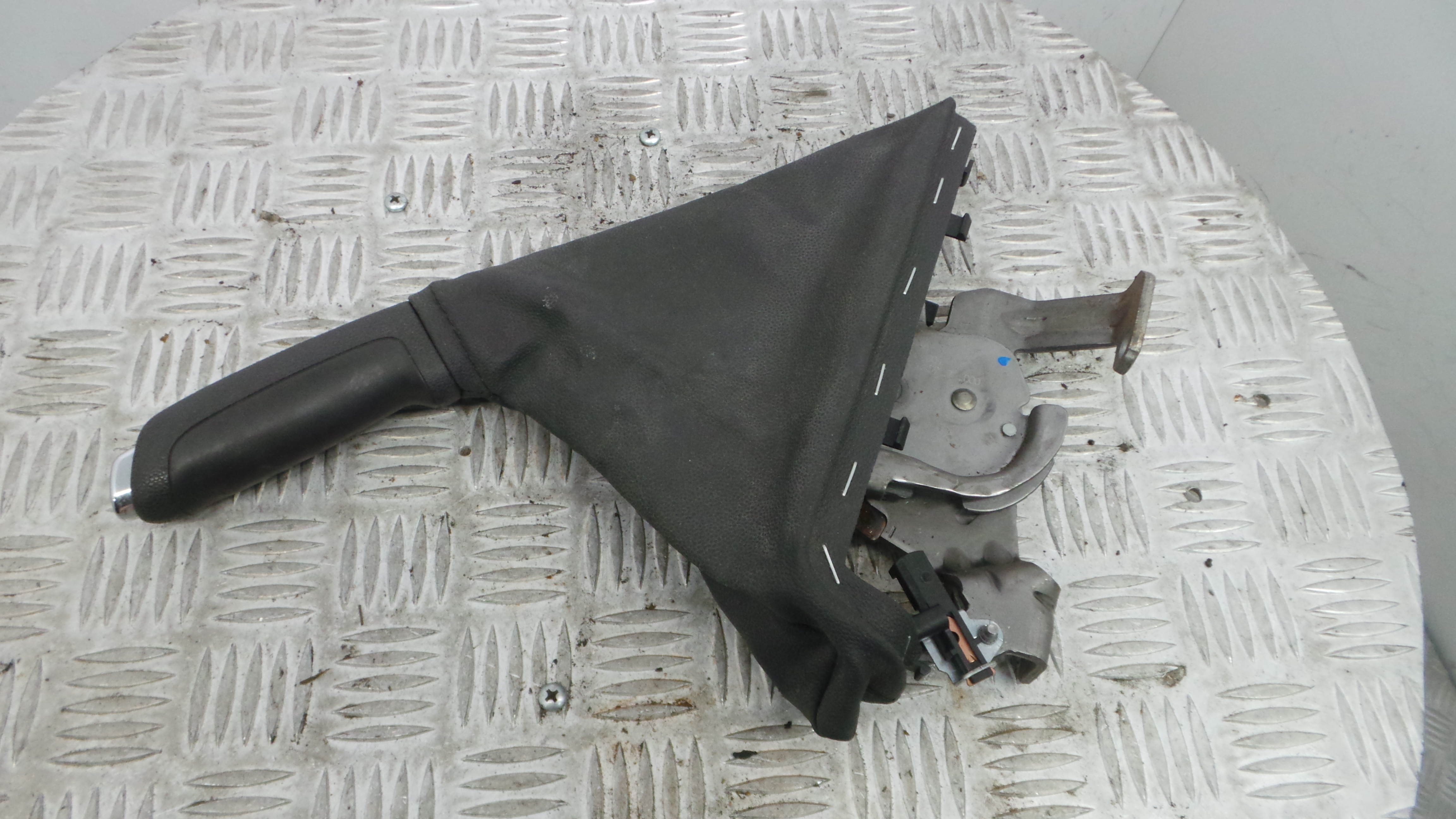 Travão de Mão 13255754 - OPEL CORSA D (S07)-33630999