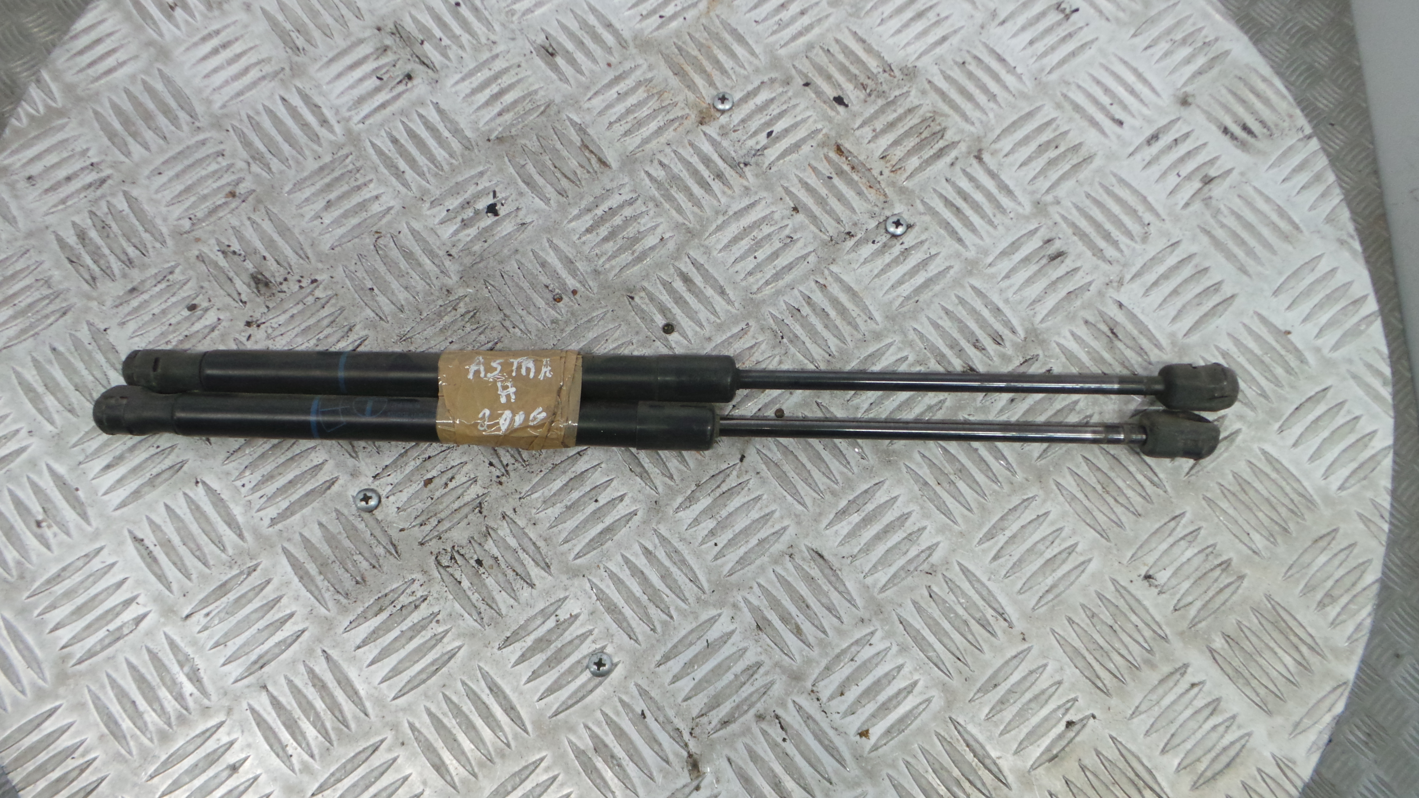 Amortecedor da Mala 24463829 - OPEL ASTRA H (A04)-33631055 Amortecedor da Mala 24463829 - OPEL ASTRA H (A04)-33631055