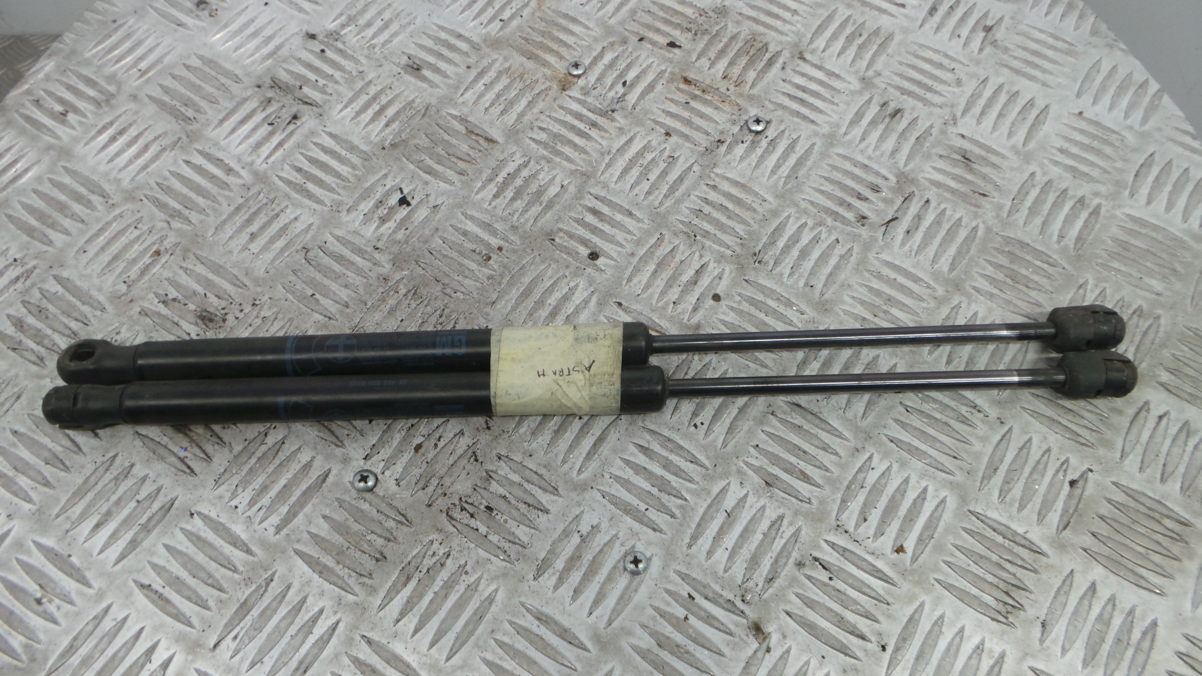 Amortecedor da Mala 24463829 - OPEL ASTRA H (A04)-33631064 Amortecedor da Mala 24463829 - OPEL ASTRA H (A04)-33631064