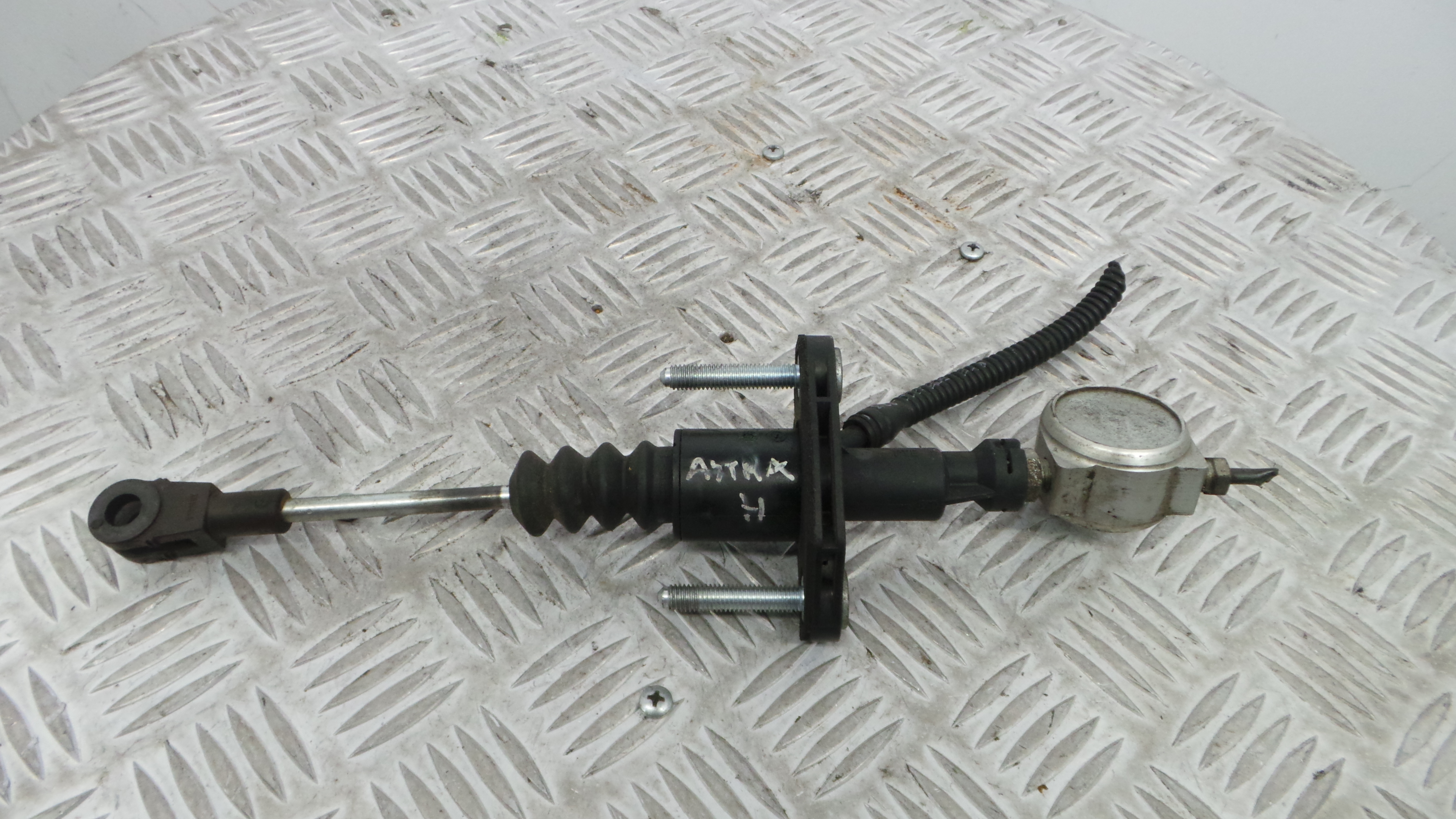 Bomba Principal da Embraiagem  90523769 - OPEL ASTRA H (A04)-33632437 Bomba Principal da Embraiagem  90523769 - OPEL ASTRA H (A04)-33632437