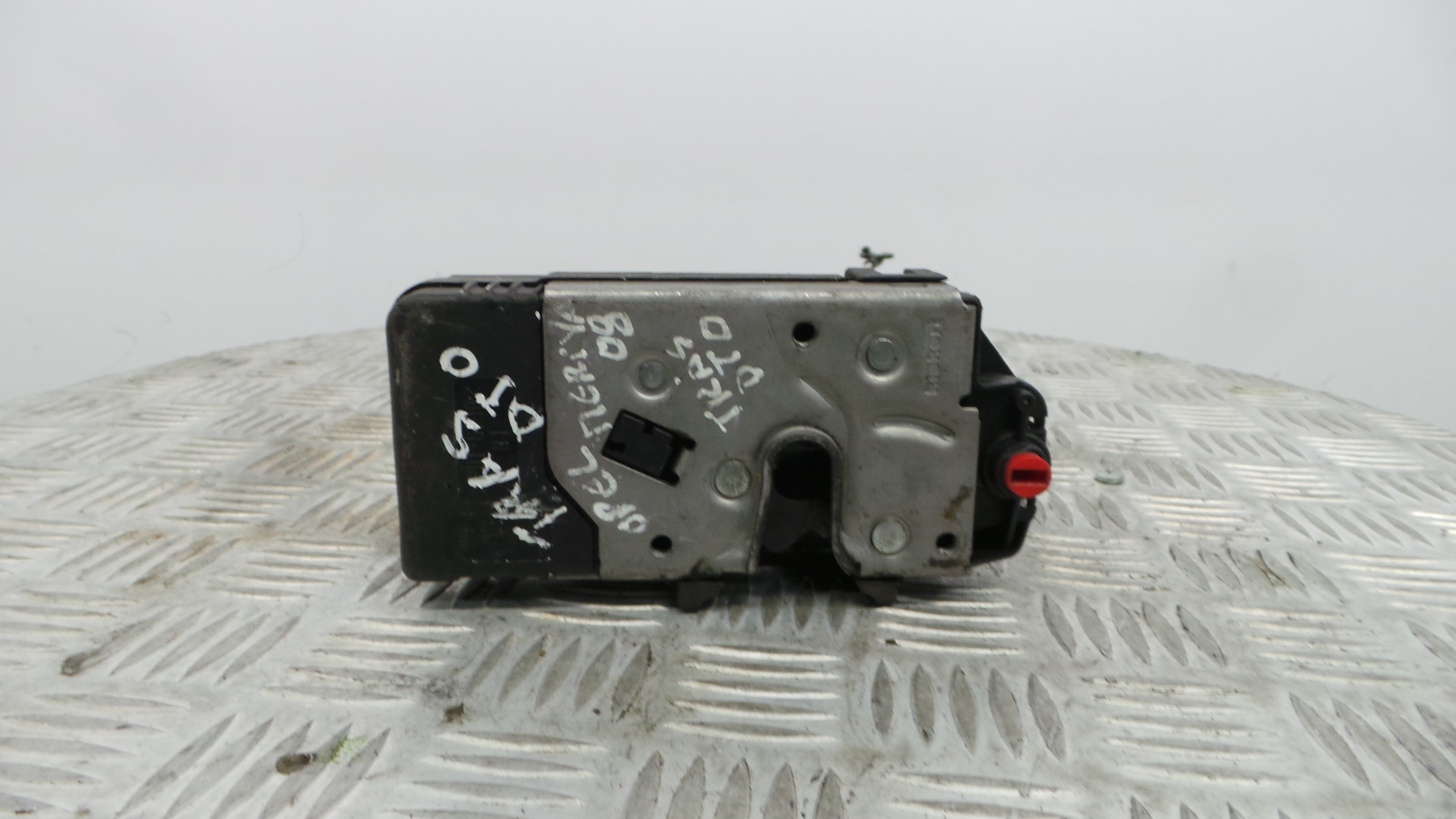 Fecho da Porta Trás Dto 13154794 - OPEL MERIVA A Veículo multiuso (X03)-33632645 Fecho da Porta Trás Dto 13154794 - OPEL MERIVA A Veículo multiuso (X03)-33632645