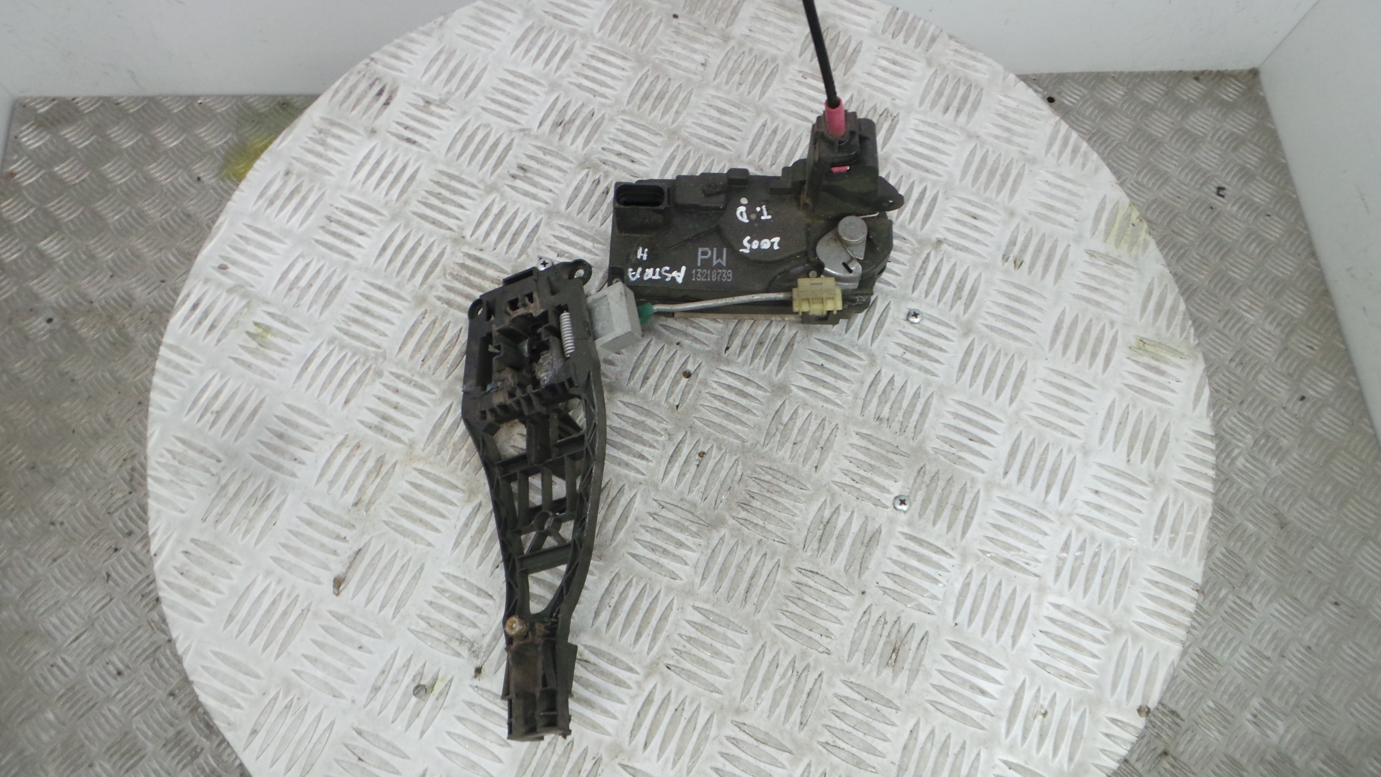 Fecho da Porta Trás Dto 13210739 - OPEL ASTRA H (A04)-33632653