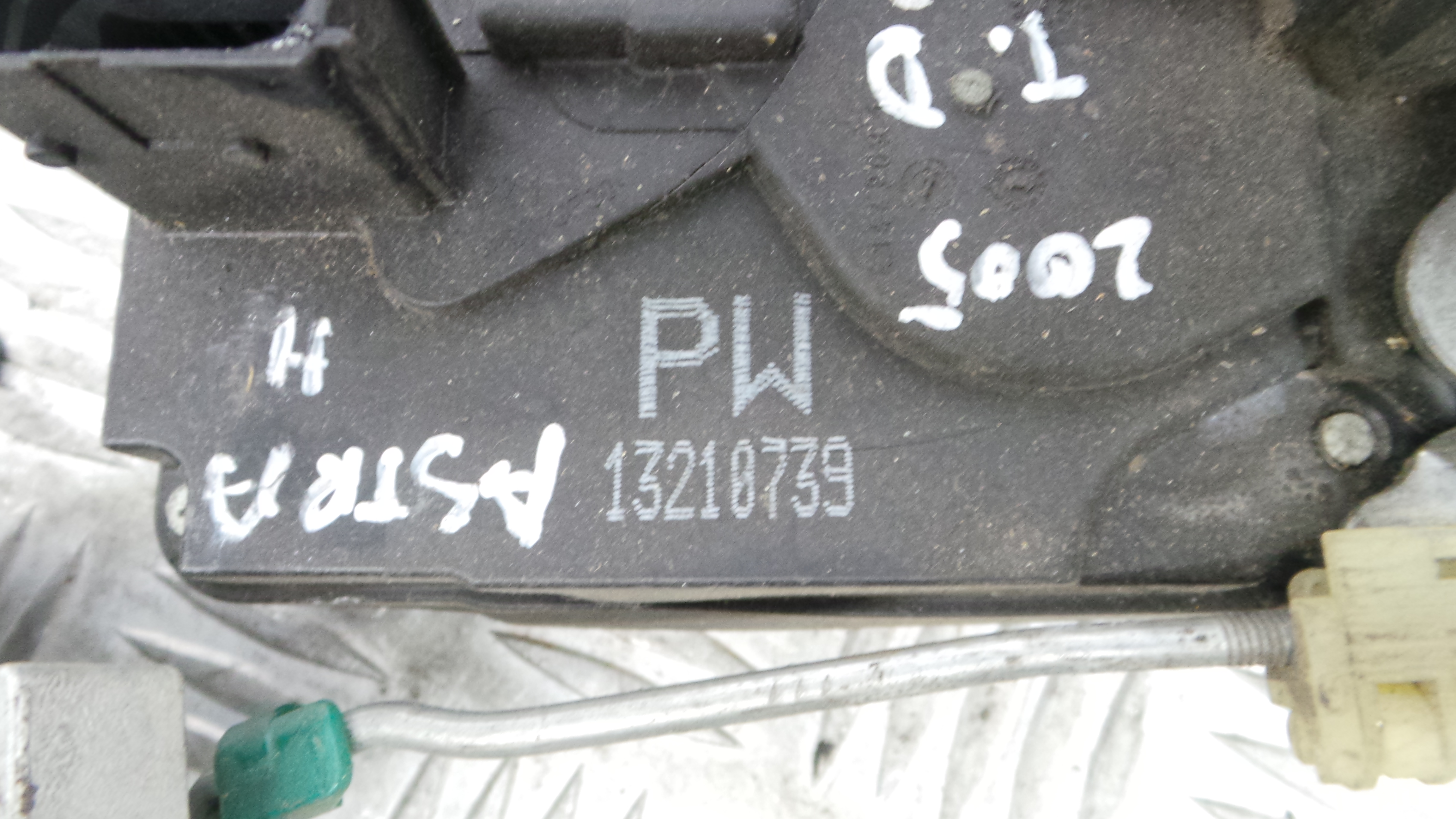 Fecho da Porta Trás Dto 13210739 - OPEL ASTRA H (A04)-33632653