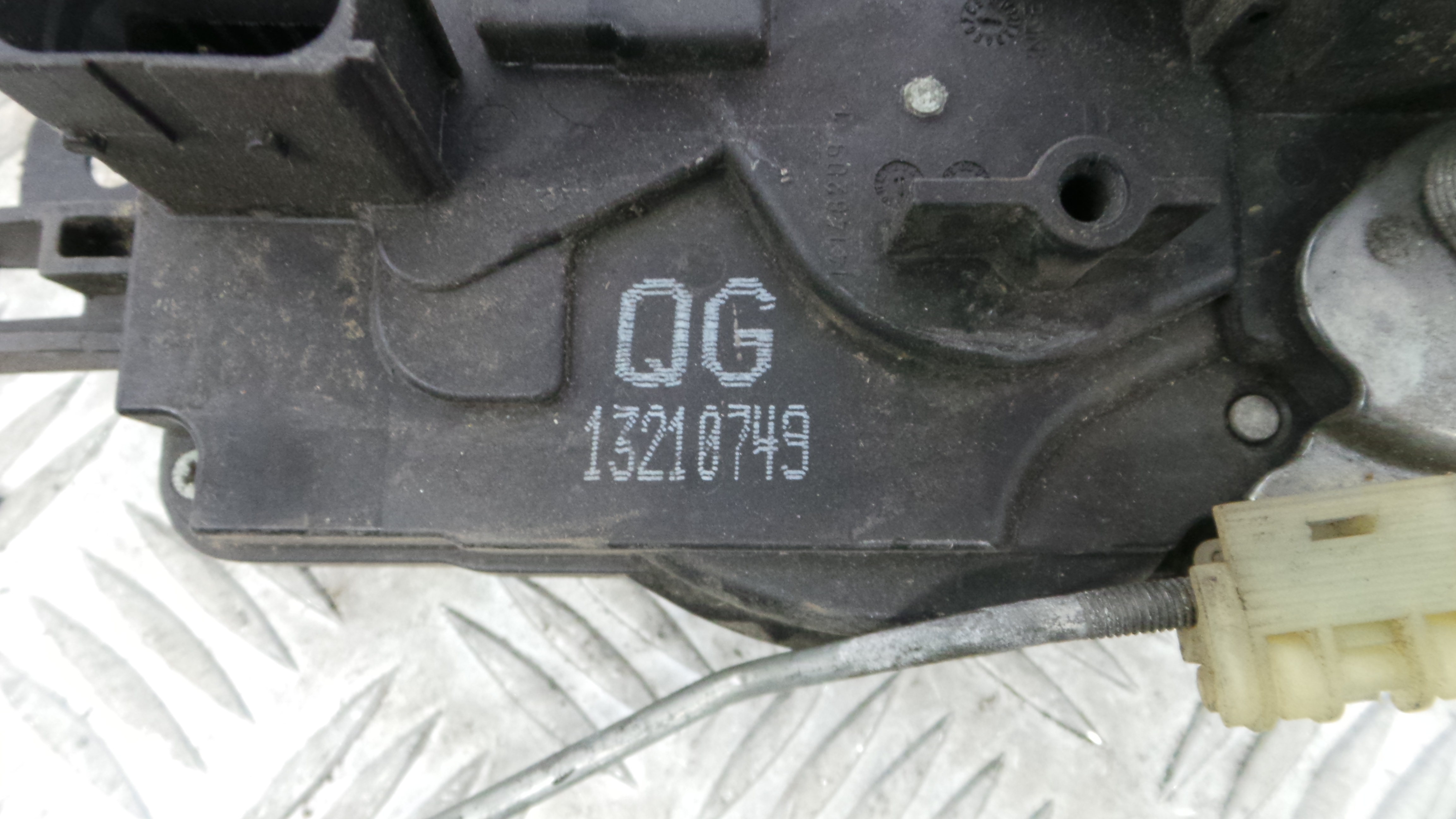 Fecho da Porta Frente Dto 13210749 - OPEL ASTRA H (A04)-33632656