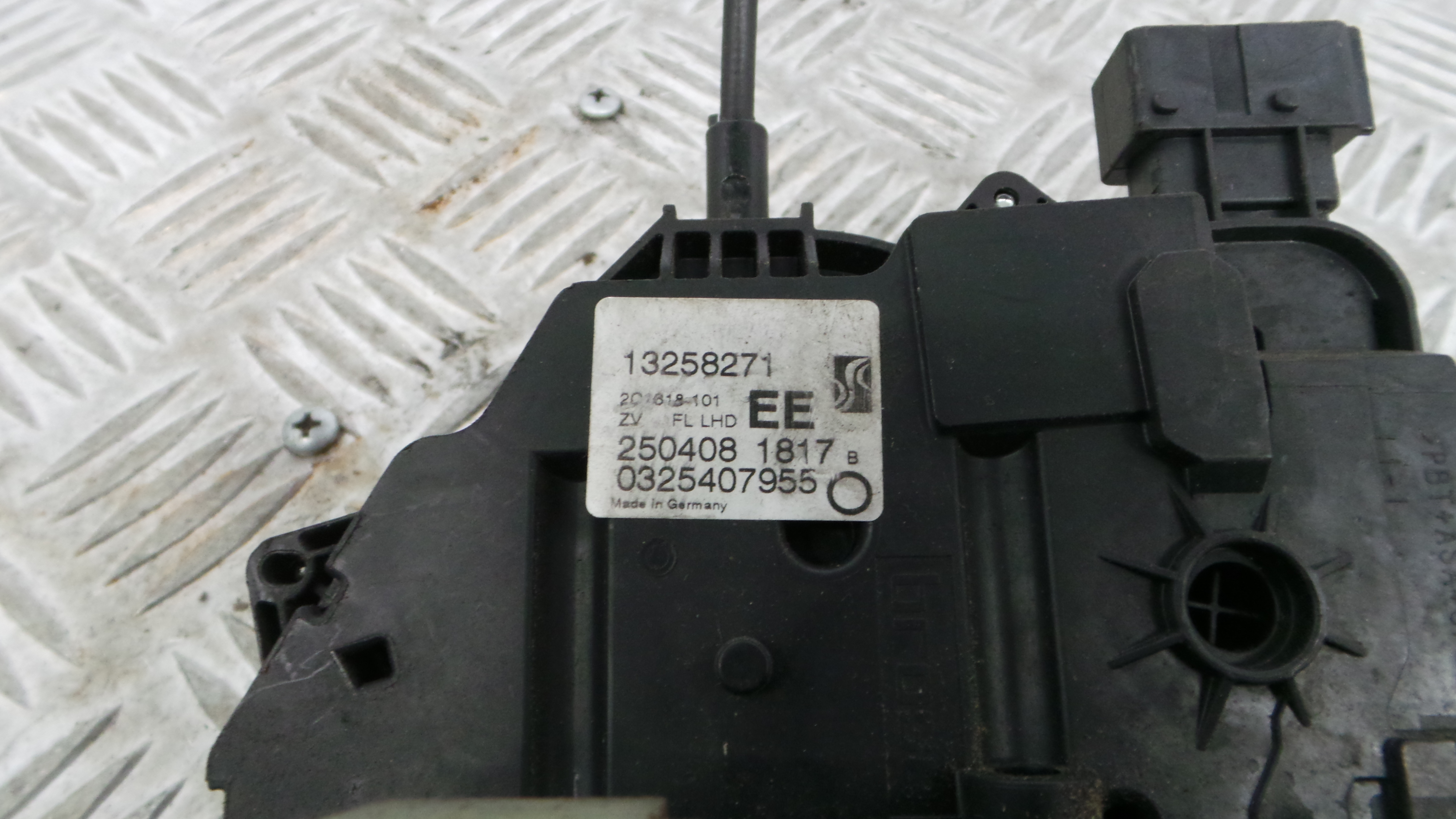 Fecho da Porta Esq 13258271 - OPEL CORSA D (S07)-33632659