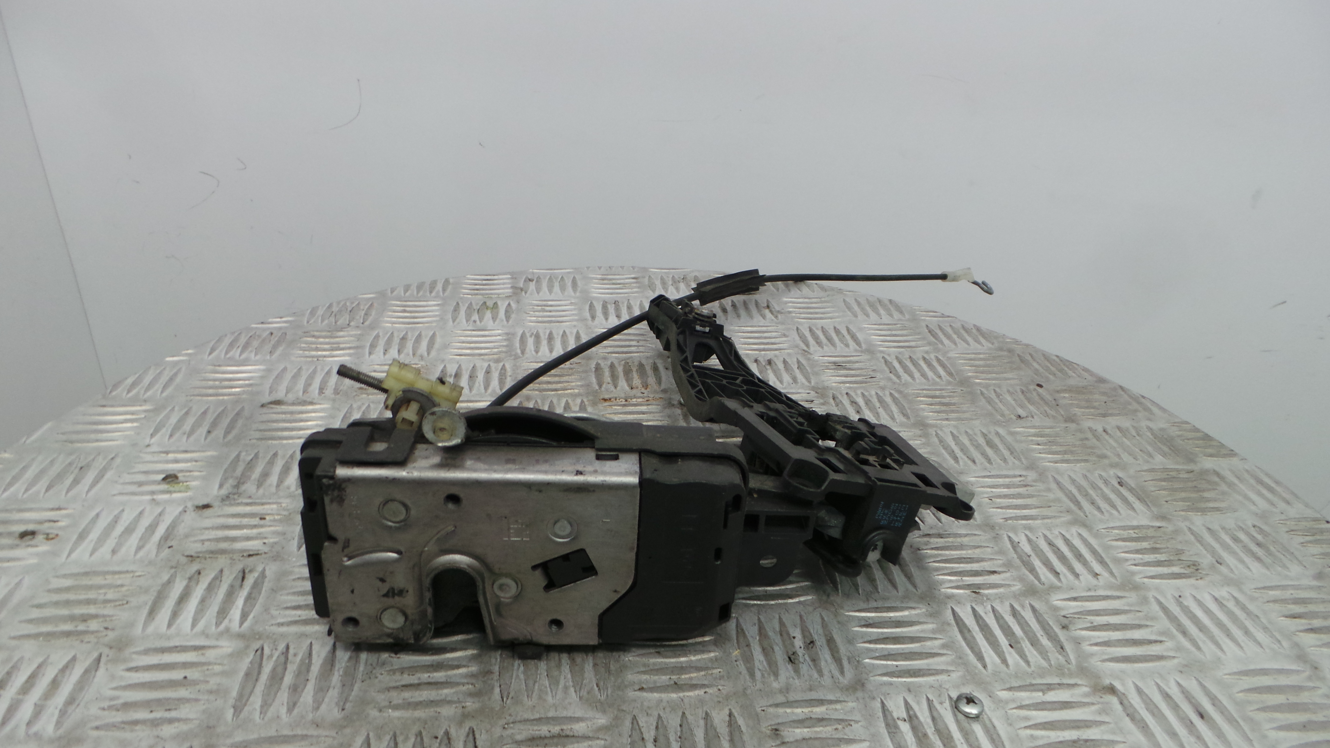 Fecho da Porta Frente Esq 13210748 - OPEL ASTRA H (A04)-33632666