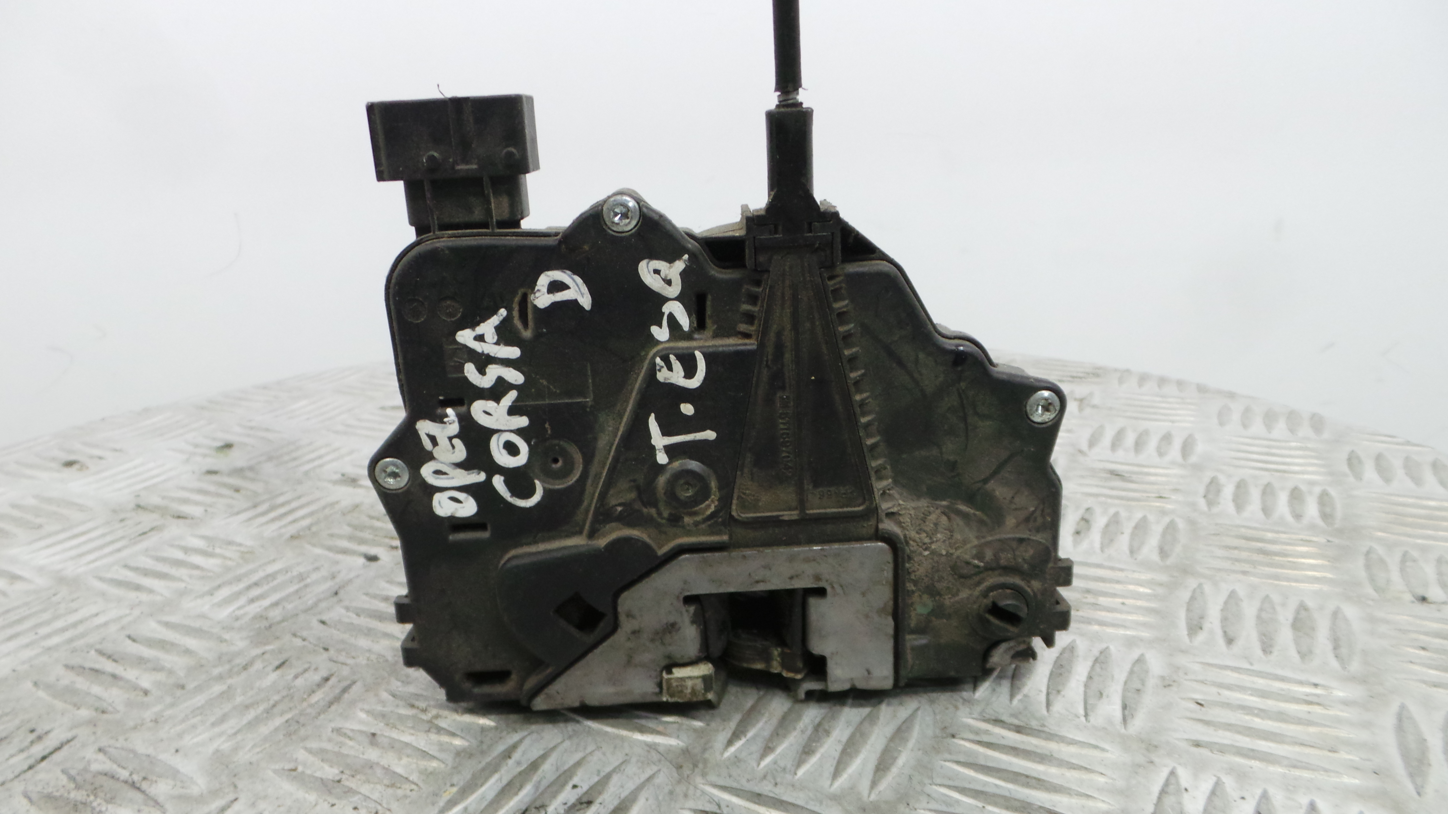 Fecho da Porta Trás Esq 13258265 - OPEL CORSA D (S07)-33632675