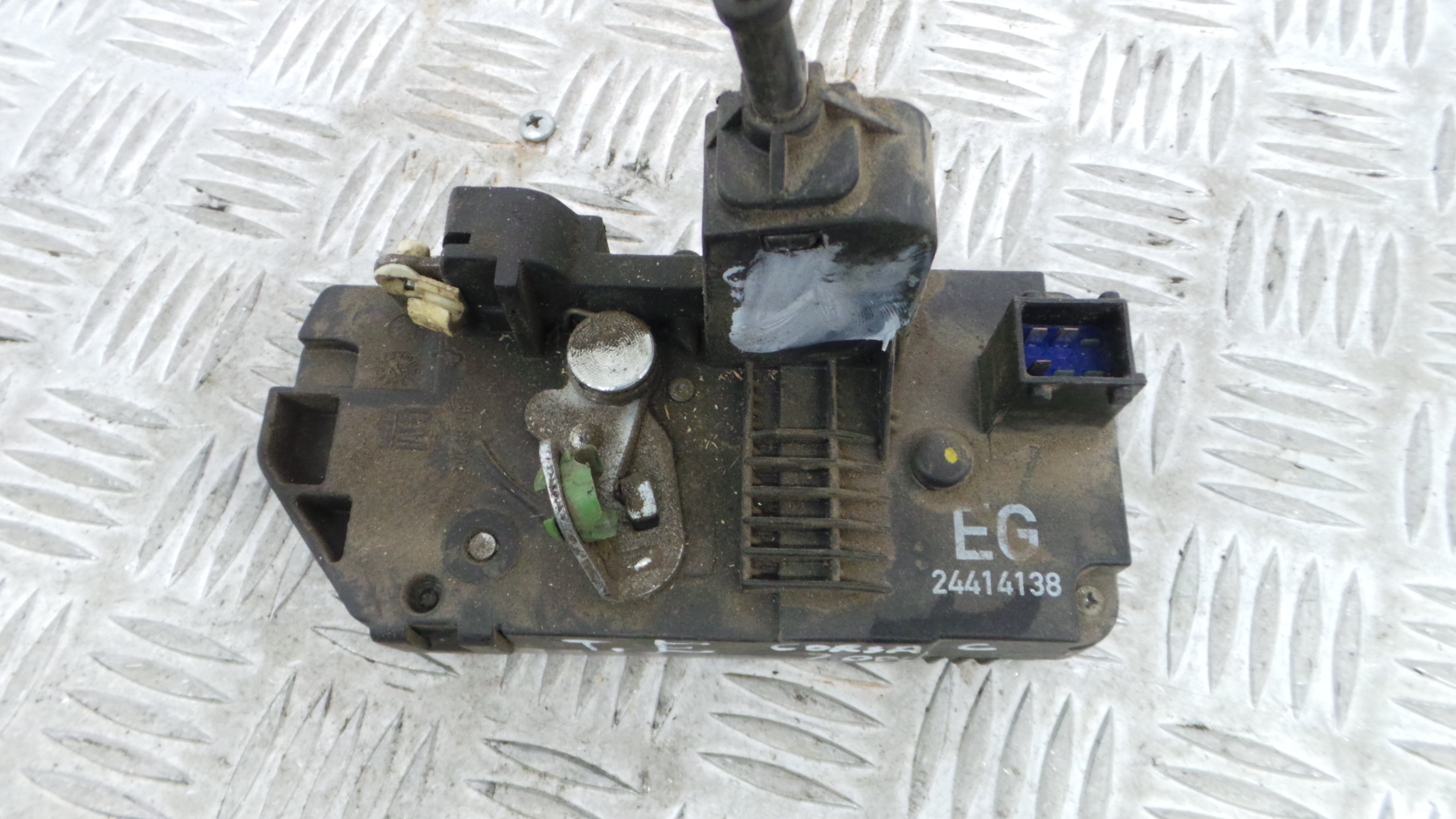 Fecho da Porta Trás Esq 24414138 - OPEL CORSA C (X01)-33632679
