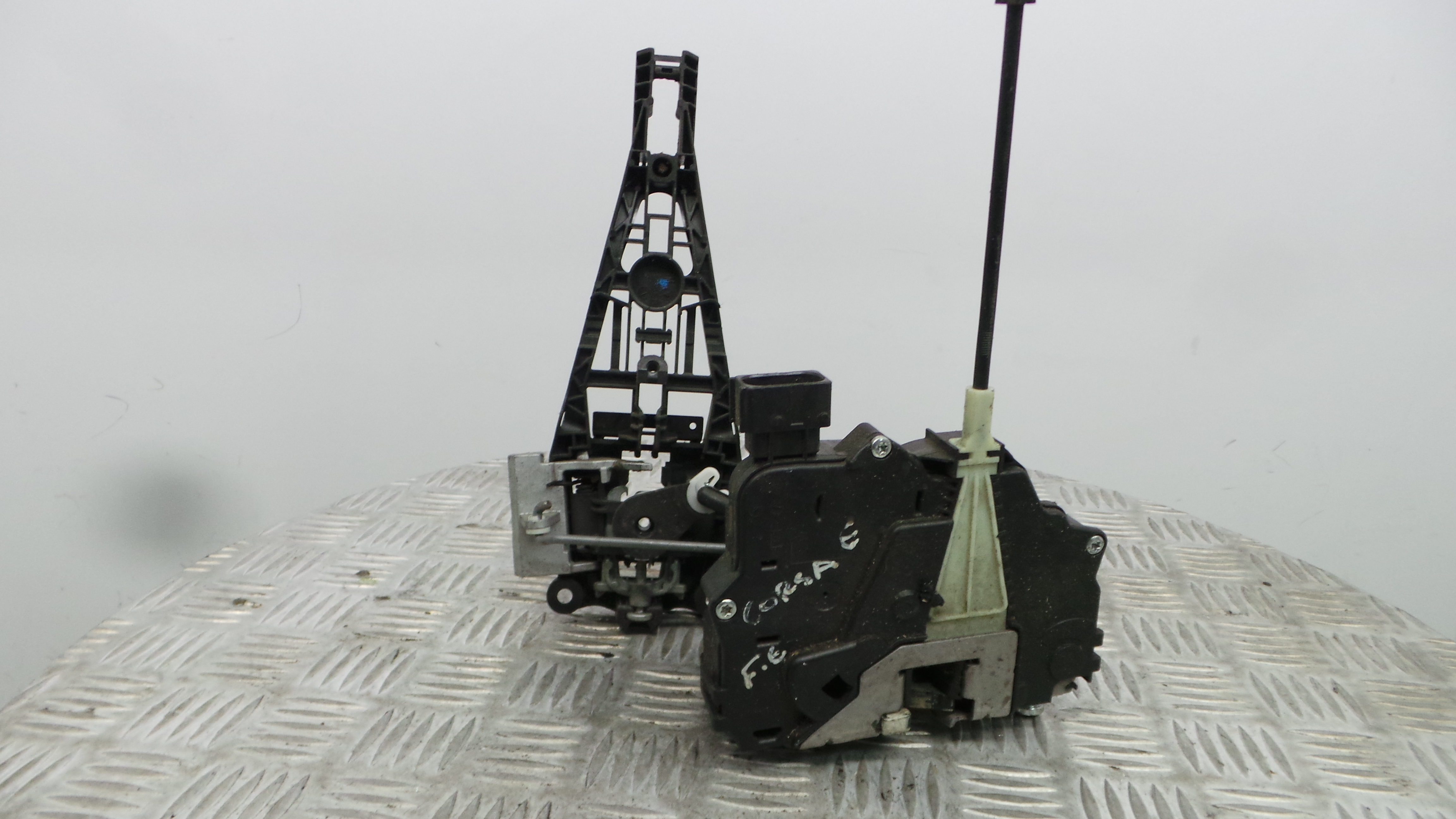 Fecho da Porta Frente Esq 13431841 - OPEL CORSA E (X15)-33632693