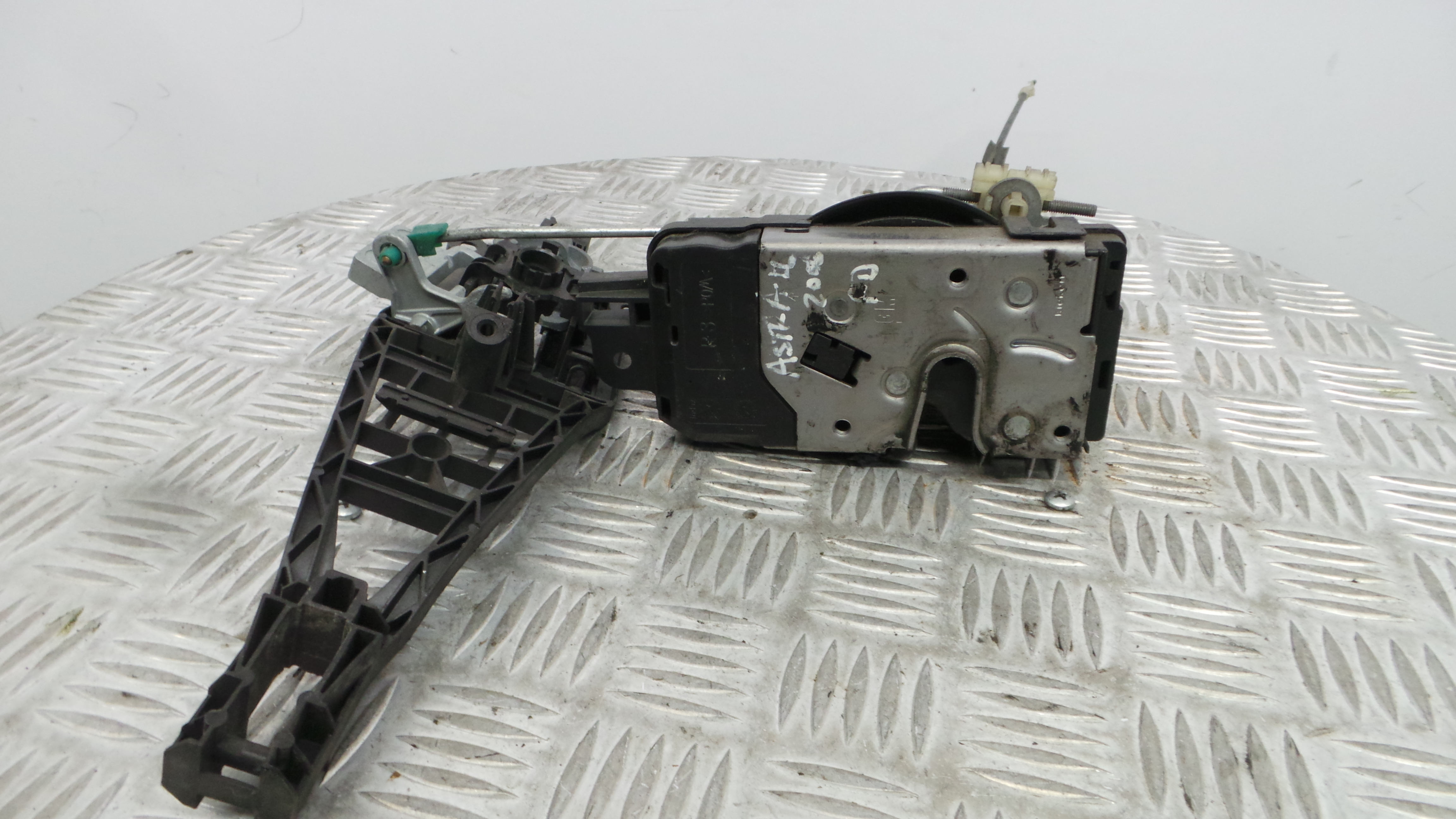 Fecho da Porta Frente Dto 13210749 - OPEL ASTRA H (A04)-33632703