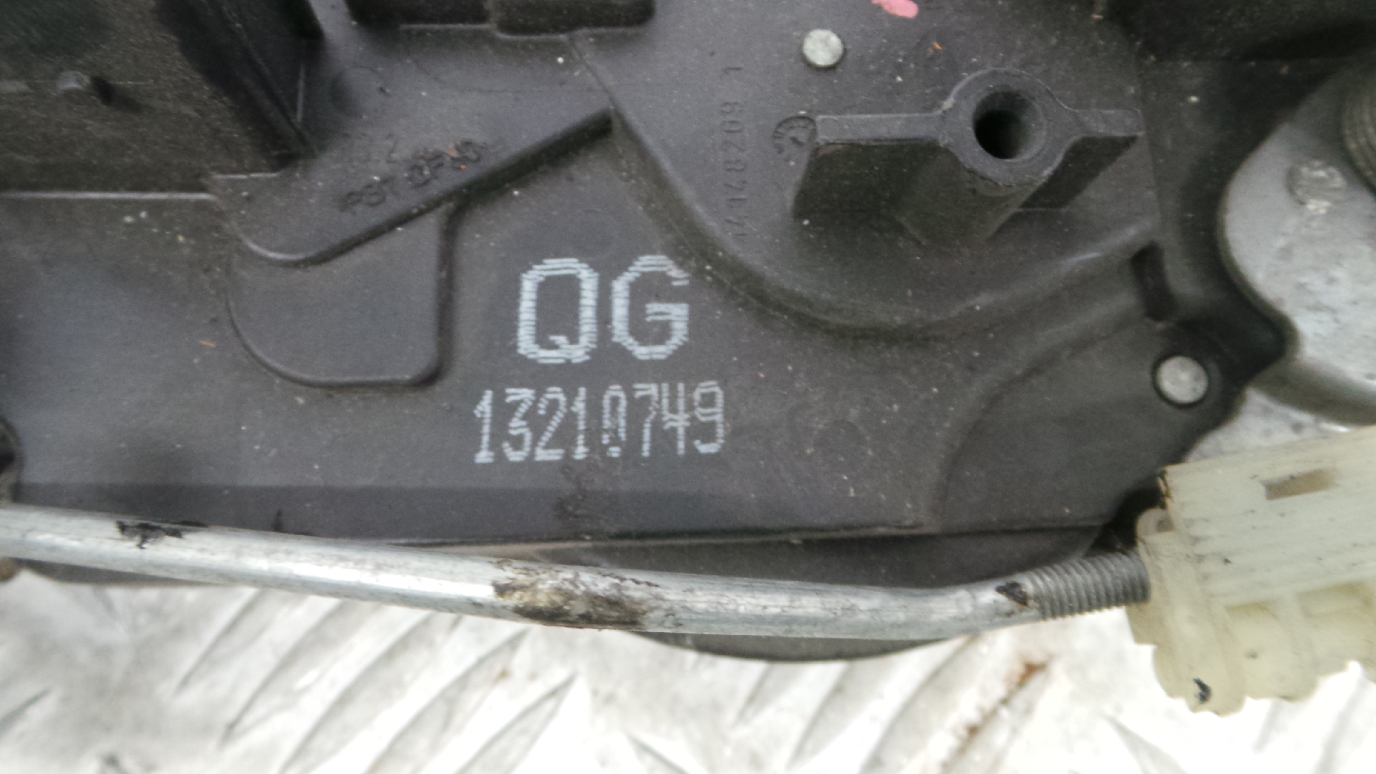 Fecho da Porta Frente Dto 13210749 - OPEL ASTRA H (A04)-33632703